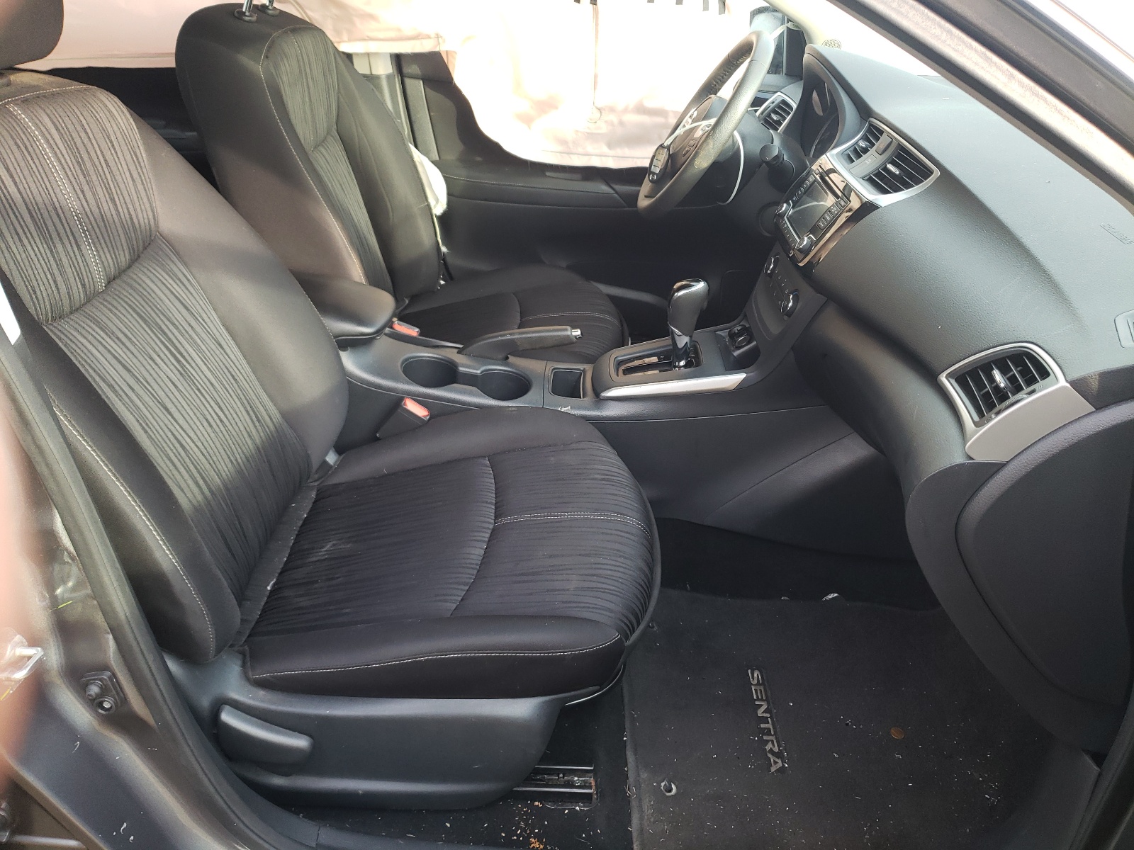 Photo 5 from auction – 2017 NISSAN SENTRA S with VIN 3N1AB7AP8HL677124