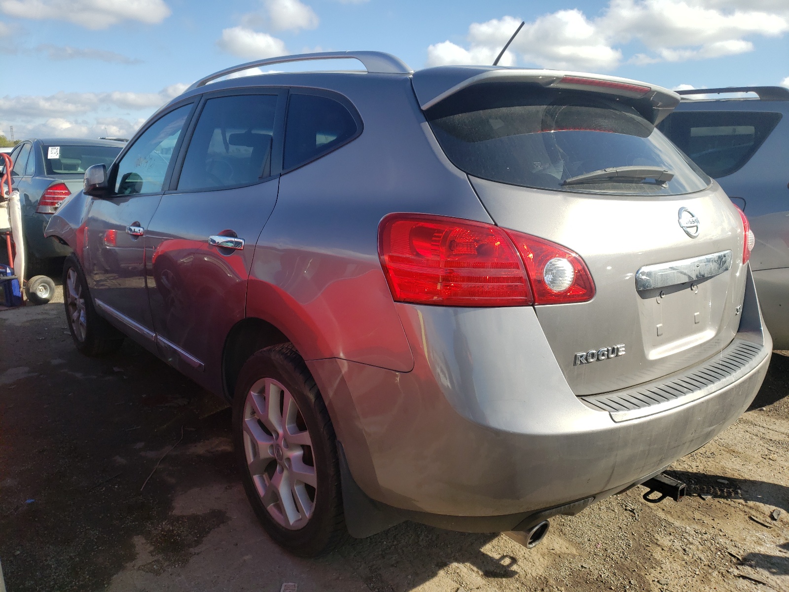 Photo 3 from auction – 2011 NISSAN ROGUE S with VIN JN8AS5MT5BW565588