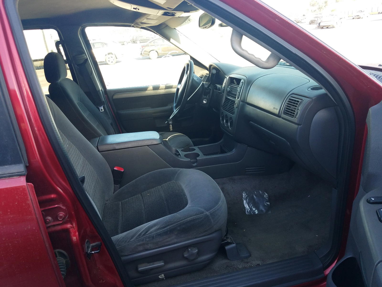 Photo 5 from auction – 2003 FORD EXPLORER X with VIN 1FMZU63K53ZA90141