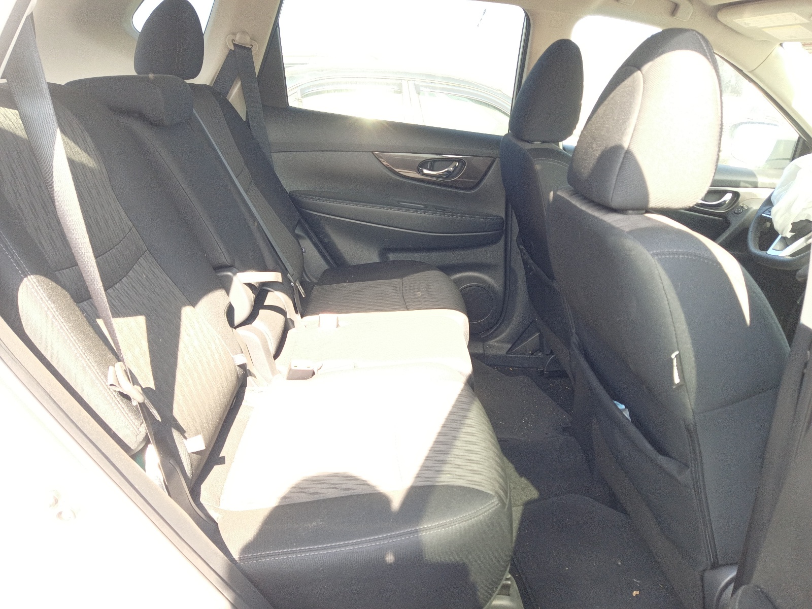 Photo 6 from auction – 2019 NISSAN ROGUE S with VIN 5N1AT2MV3KC803136