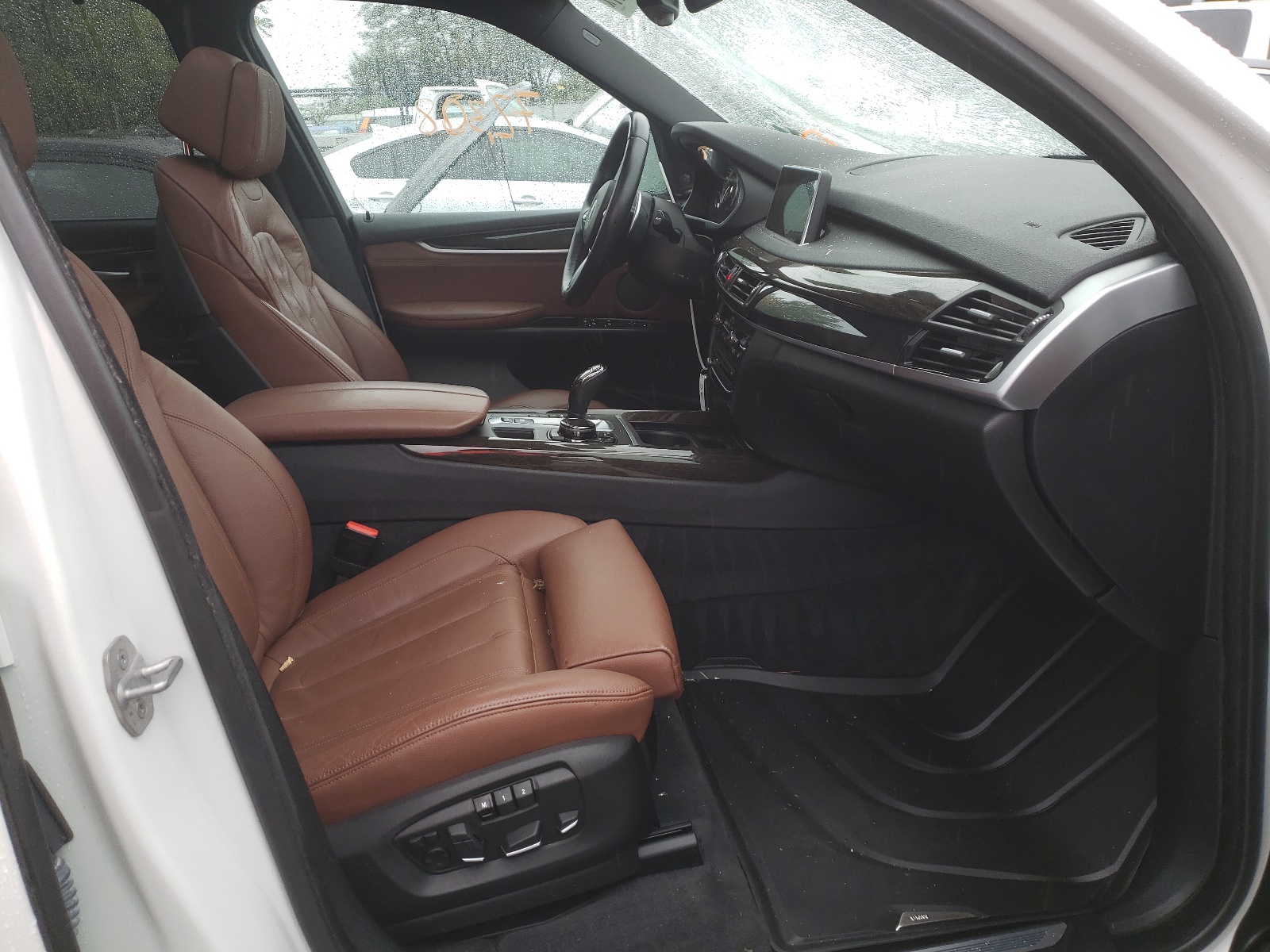 Photo 5 from auction – 2014 BMW X5 XDRIVE3 with VIN 5UXKR0C56E0K47373