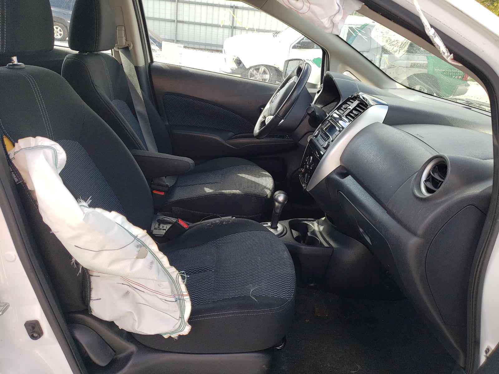 Photo 5 from auction – 2015 NISSAN VERSA NOTE with VIN 3N1CE2CP0FL387103