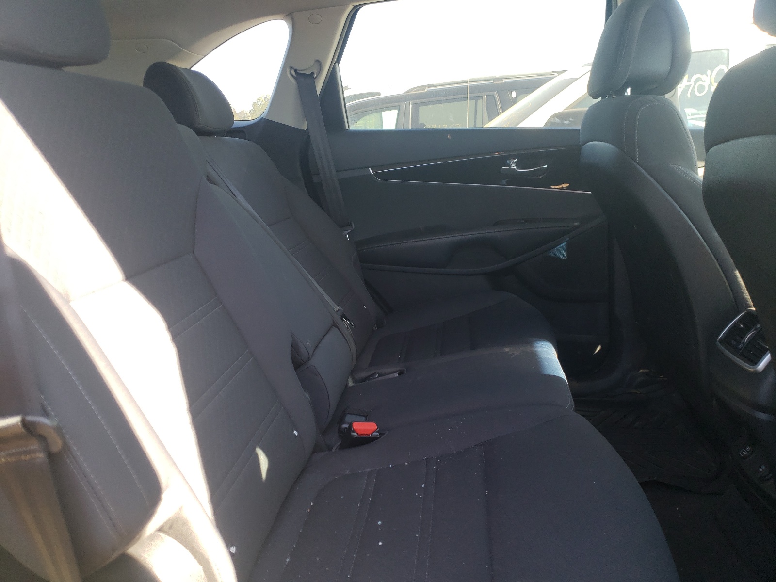 Photo 6 from auction – 2016 KIA SORENTO LX with VIN 5XYPG4A39GG117364