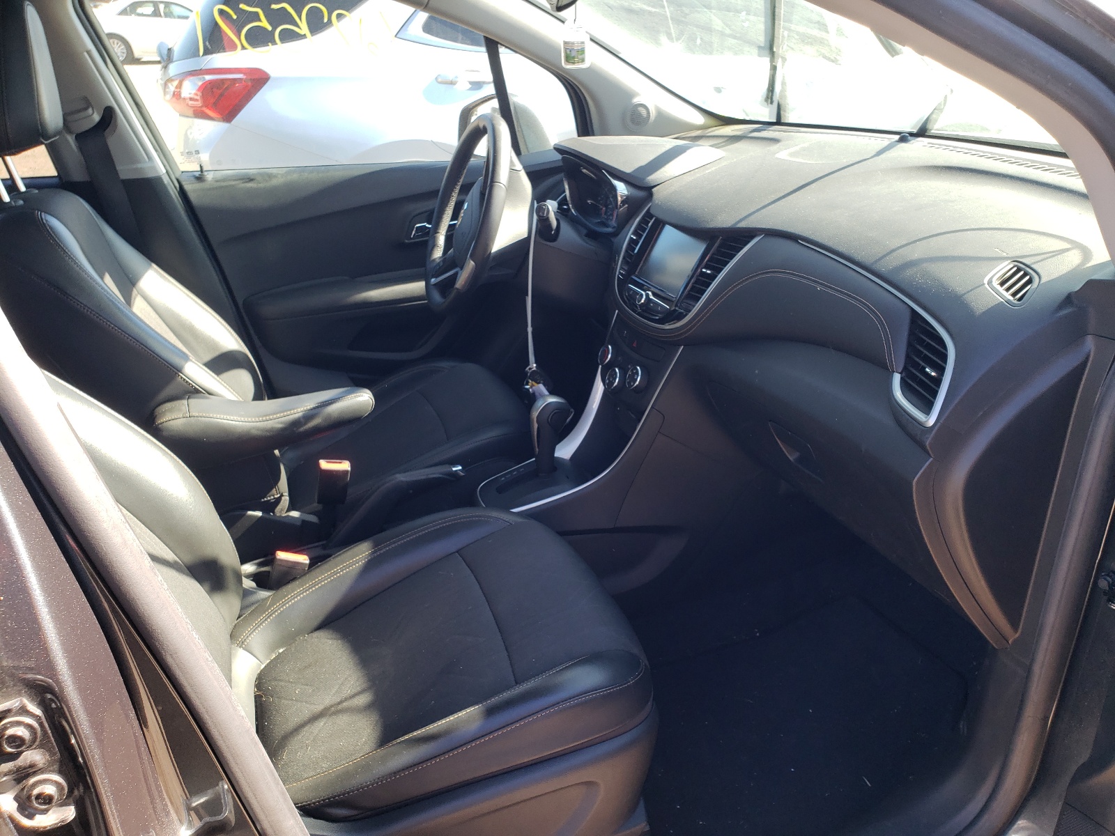 Photo 5 from auction – 2017 CHEVROLET TRAX 1LT with VIN KL7CJPSB8HB206021