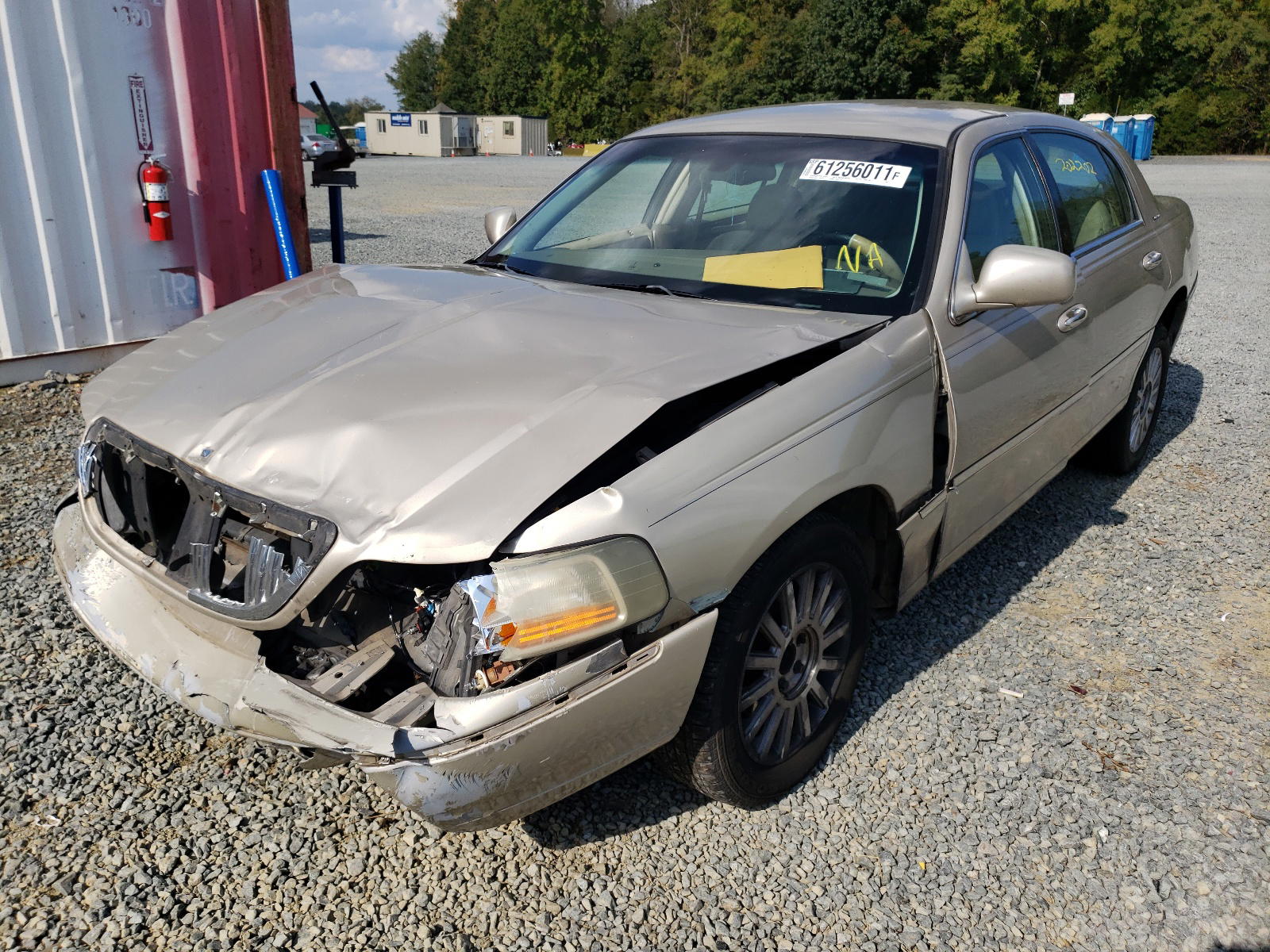 Photo 2 from auction – 2004 LINCOLN TOWN CAR E with VIN 1LNHM81W44Y669237