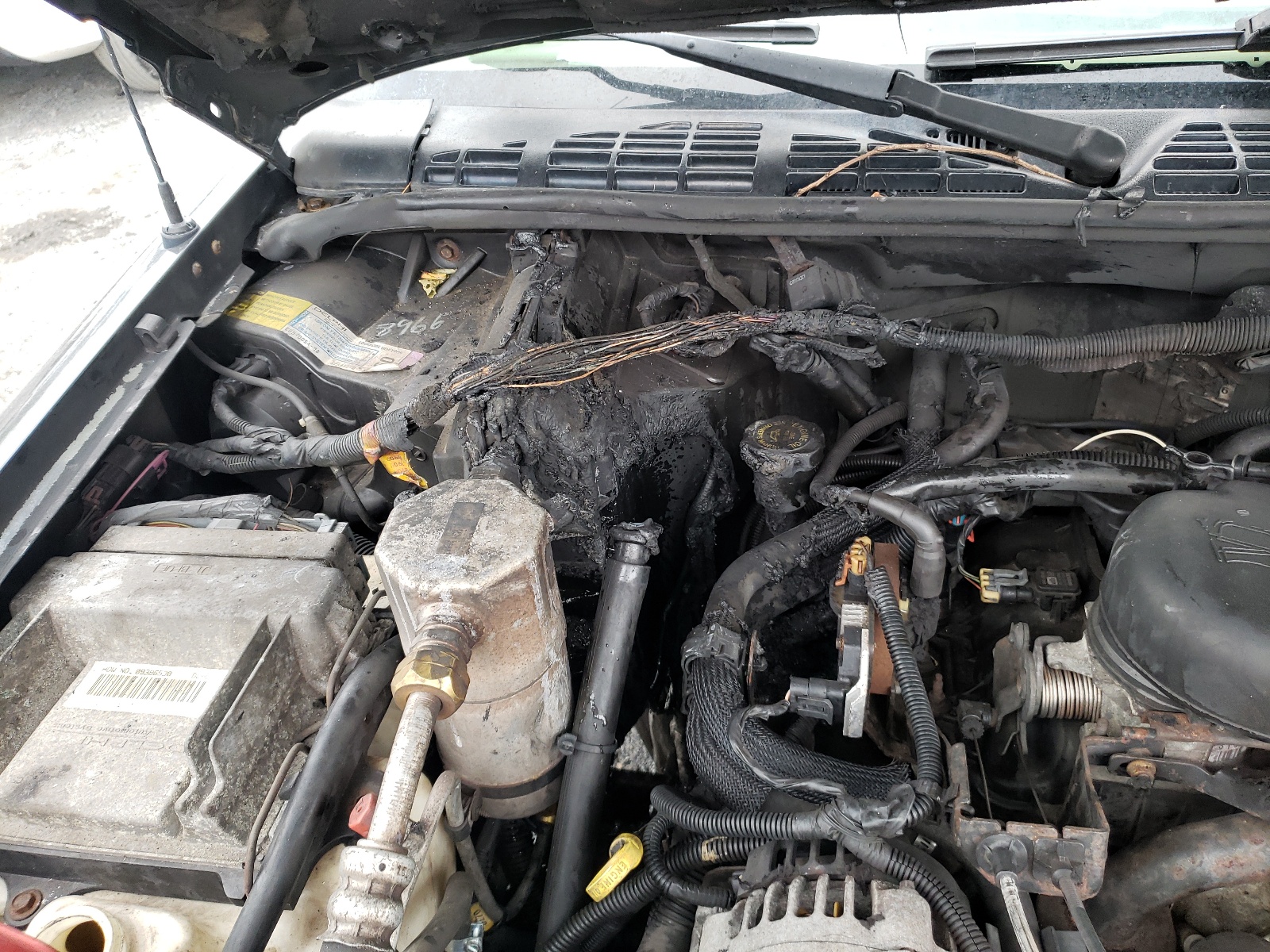 Photo 9 from auction – 2001 GMC JIMMY with VIN 1GKCT18W41K179043