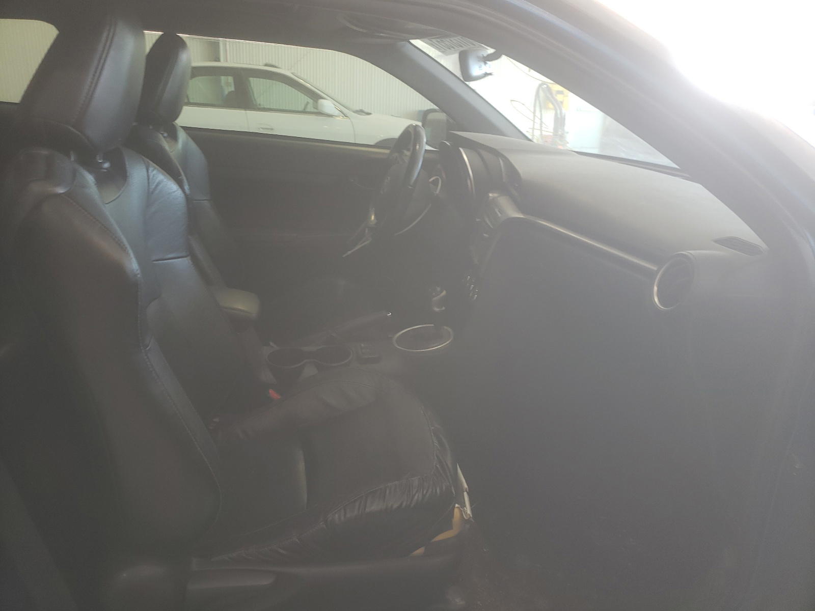Photo 5 from auction – 2014 TOYOTA SCION TC with VIN JTKJF5C73E3085648