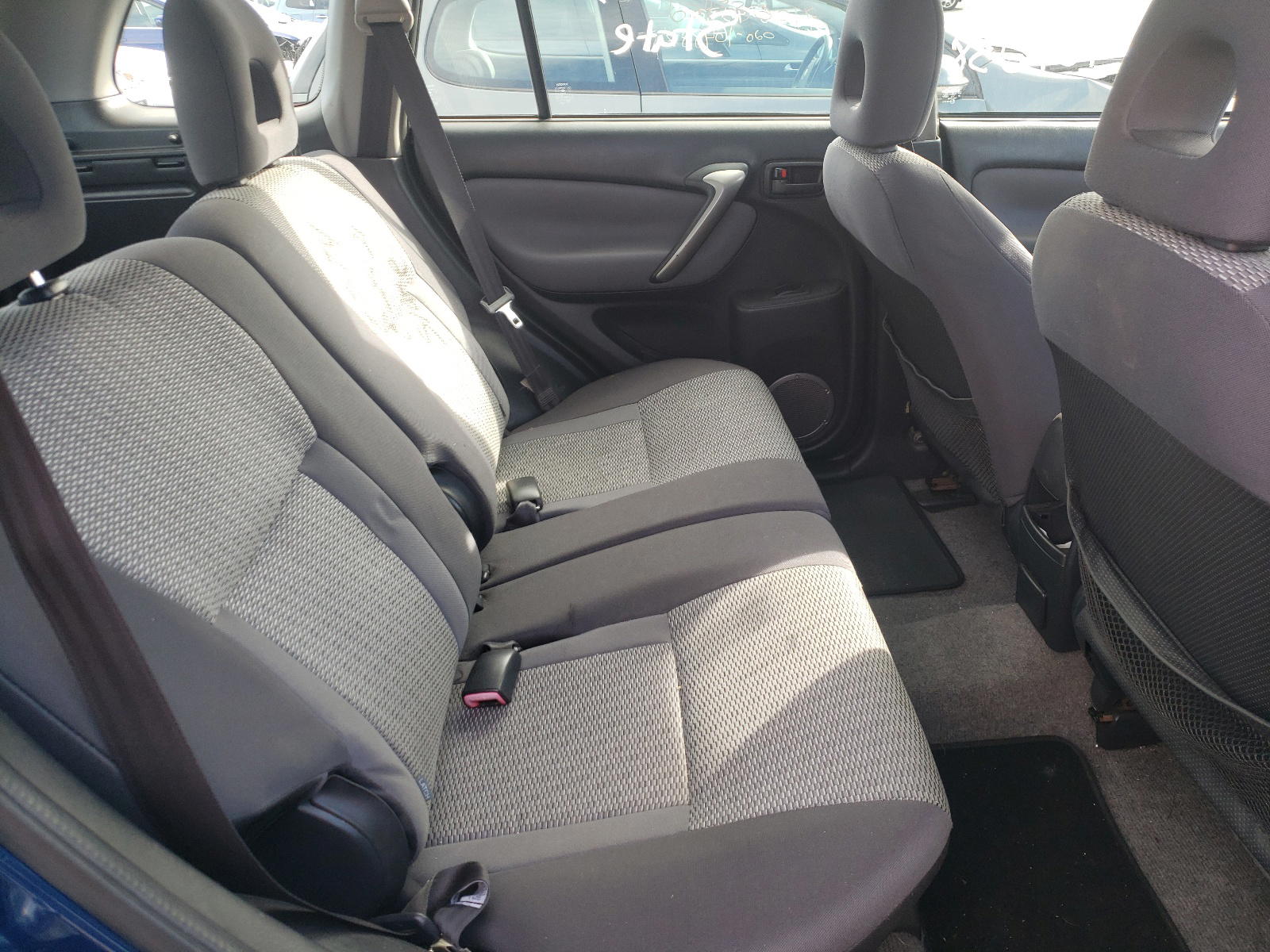 Photo 6 from auction – 2004 TOYOTA RAV4 with VIN JTEHD20V346003021