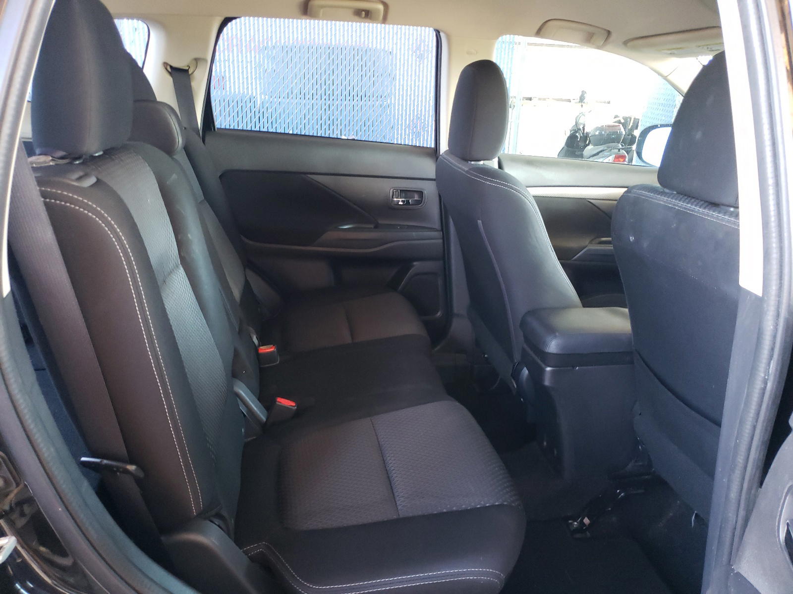 Photo 6 from auction – 2017 MITSUBISHI OUTLANDER with VIN JA4AD2A32HZ063387