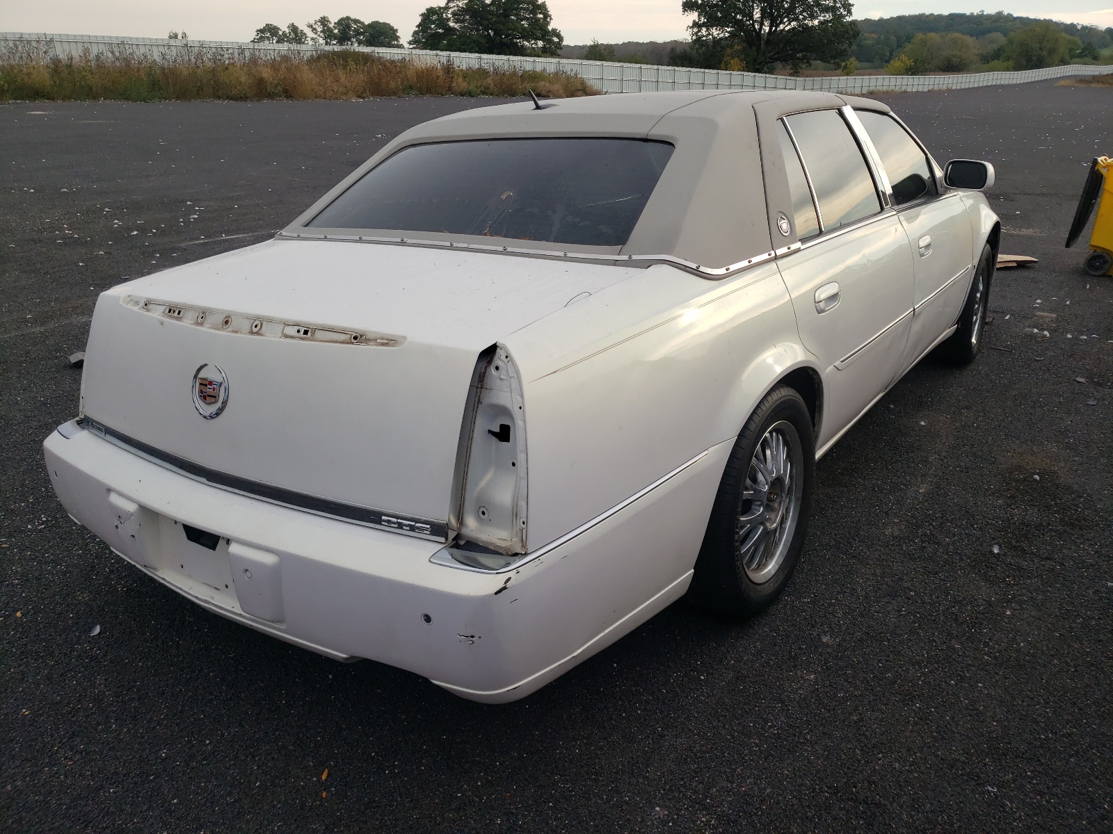 Photo 4 from auction – 2007 CADILLAC DTS with VIN 1G6KD57Y37U116515