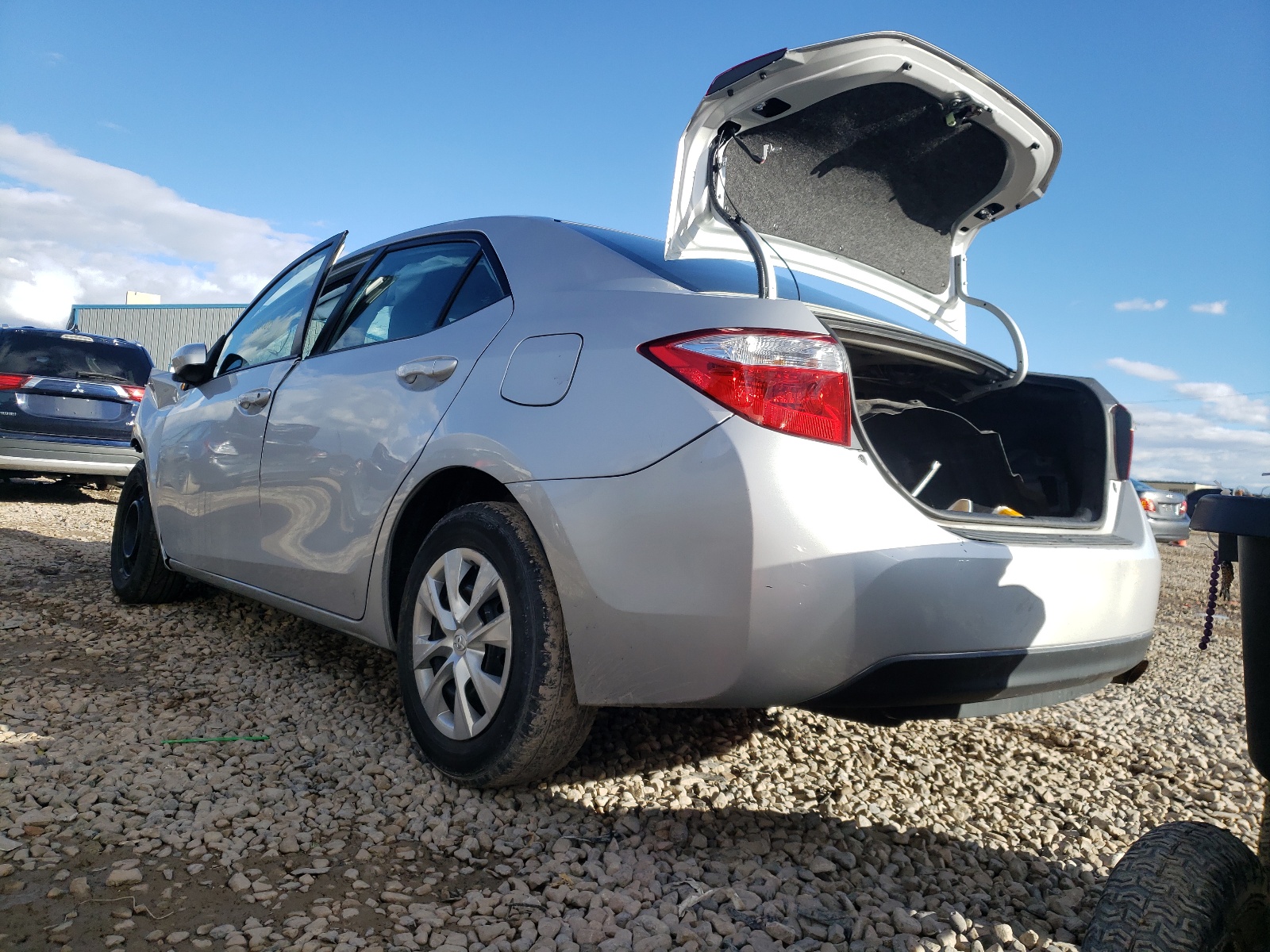 Photo 3 from auction – 2014 TOYOTA COROLLA L with VIN 5YFBURHE9EP098847