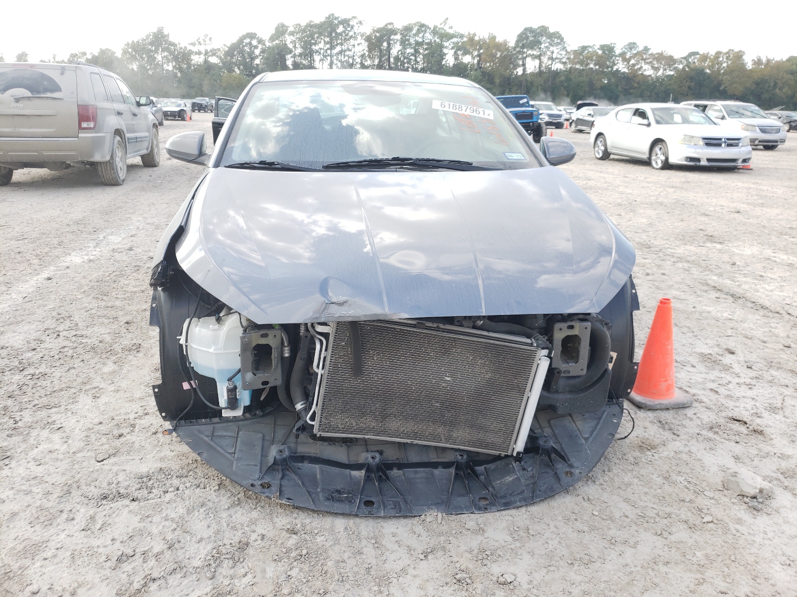 Photo 9 from auction – 2019 HYUNDAI ELANTRA SE with VIN 5NPD74LF3KH472574