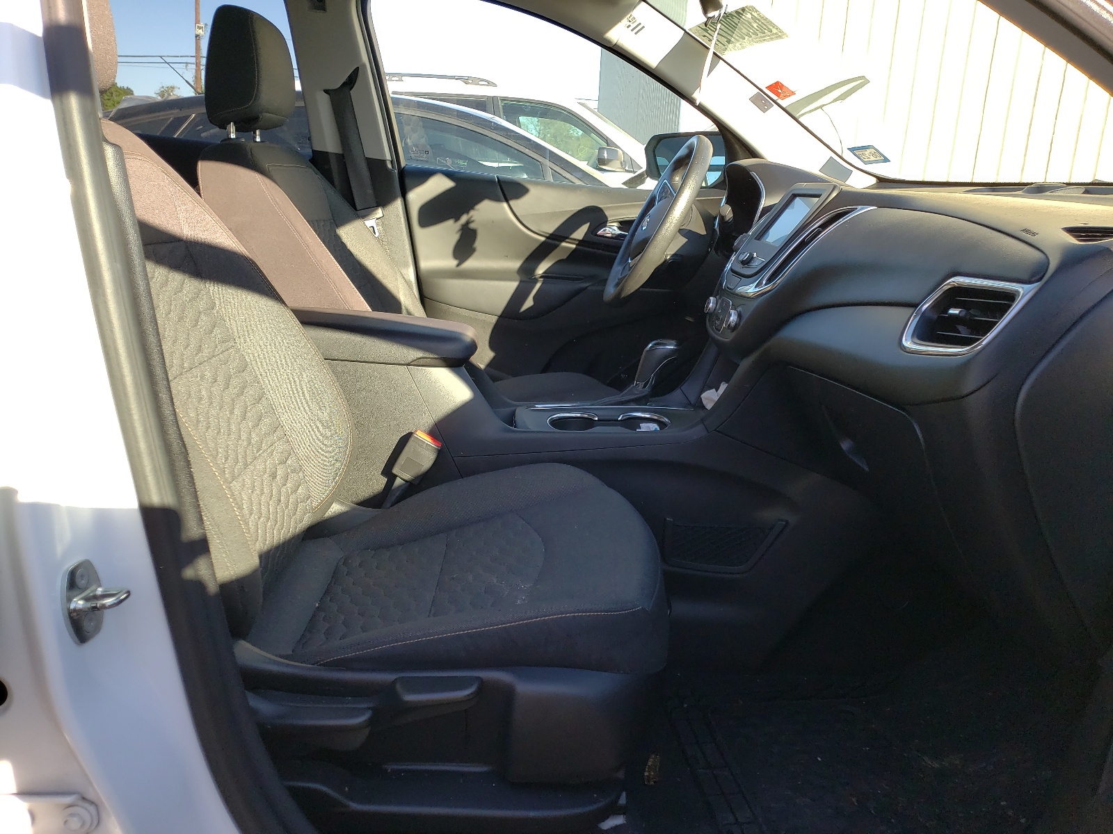 Photo 5 from auction – 2018 CHEVROLET EQUINOX LT with VIN 3GNAXJEV1JL163858