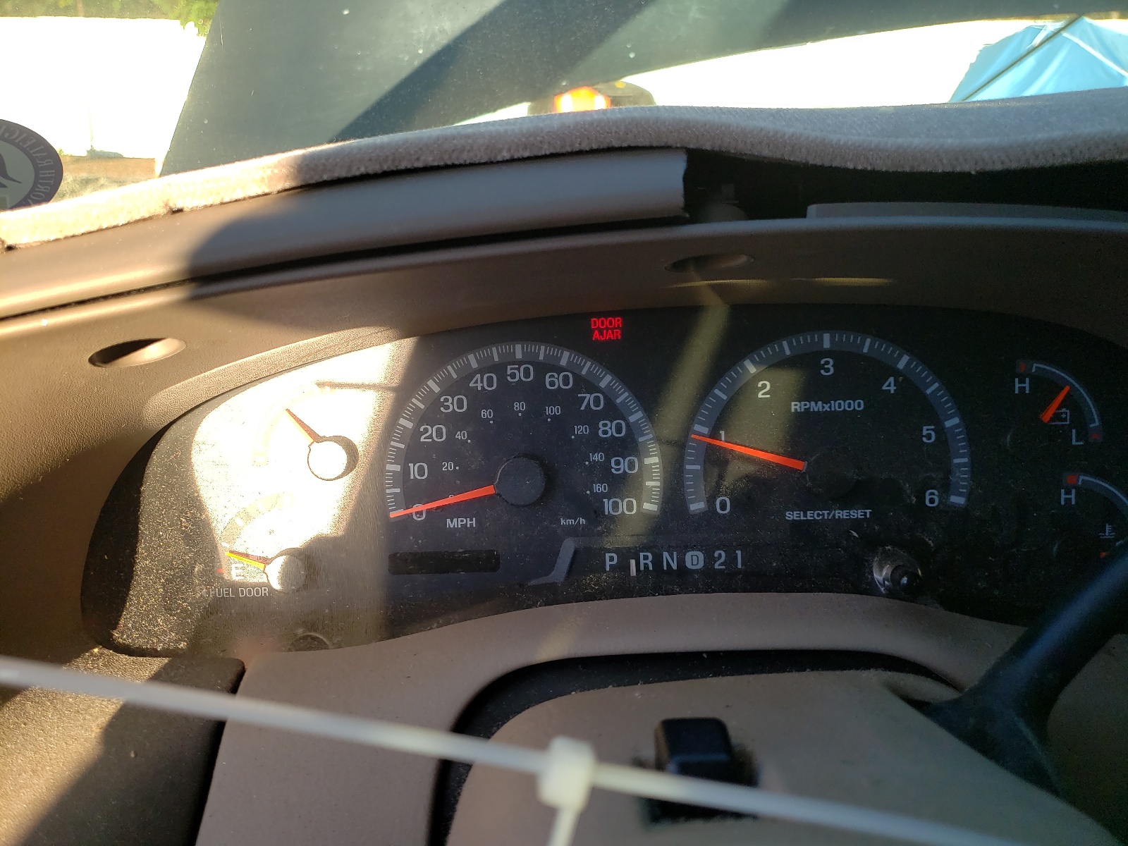 Photo 8 from auction – 1999 FORD EXPEDITION with VIN 1FMRU1866XLA66762