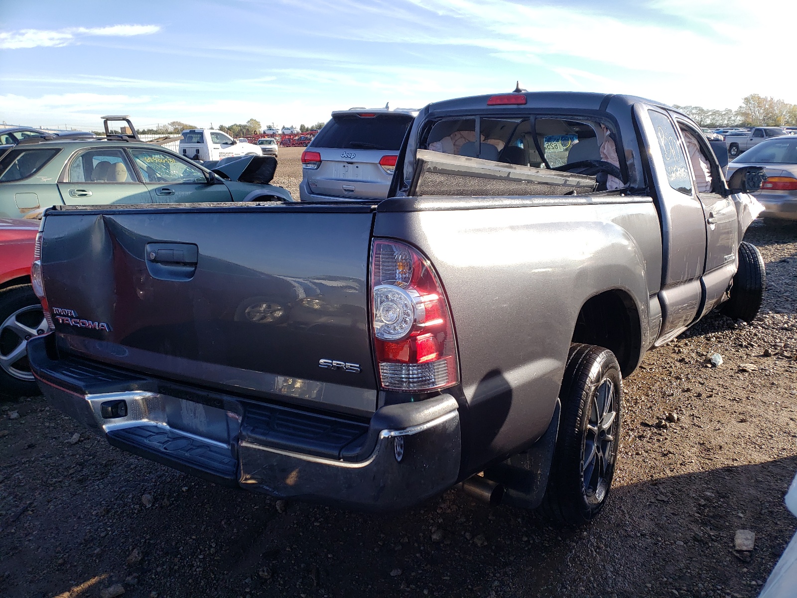 Photo 4 from auction – 2015 TOYOTA TACOMA with VIN 5TFTX4CN8FX048322