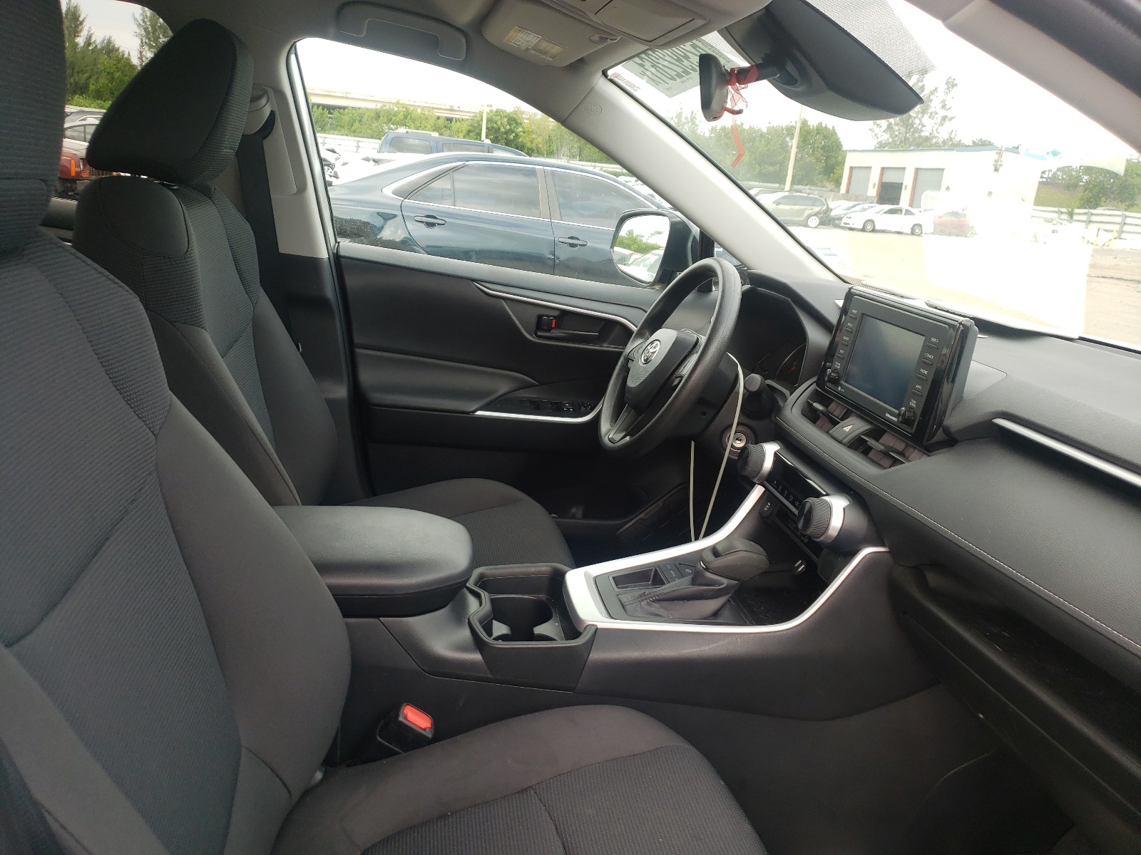 Photo 5 from auction – 2021 TOYOTA RAV4 LE with VIN 2T3H1RFV3MC106839