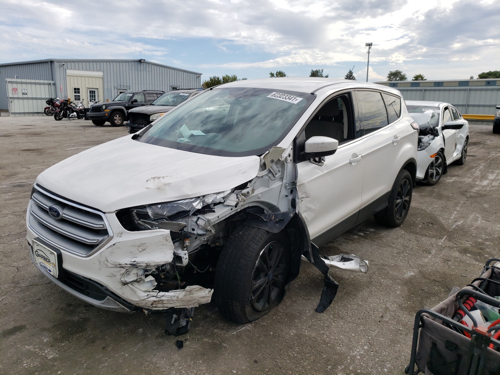 Photo 2 from auction – 2017 FORD ESCAPE SE with VIN 1FMCU0GDXHUD36488