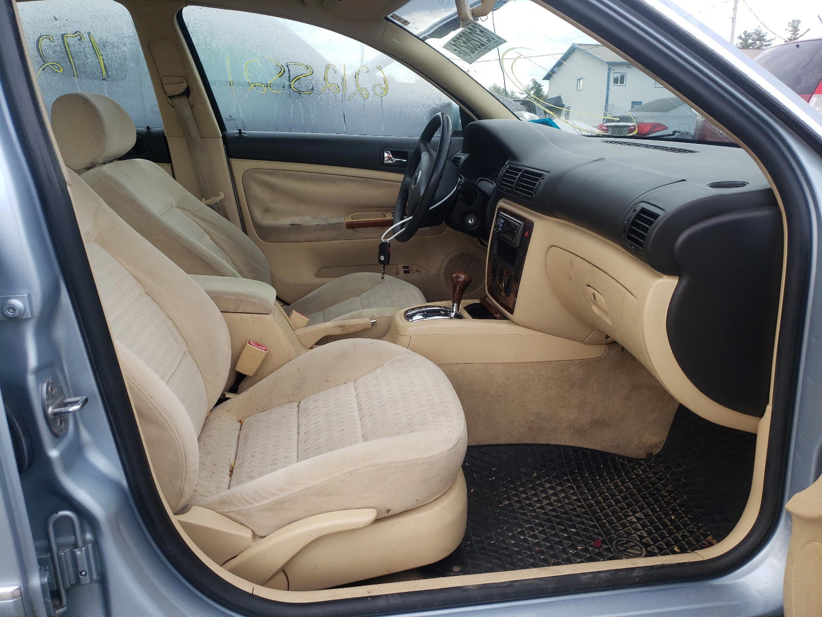 Photo 5 from auction – 2001 VOLKSWAGEN PASSAT GLS with VIN WVWPH63B01P142400