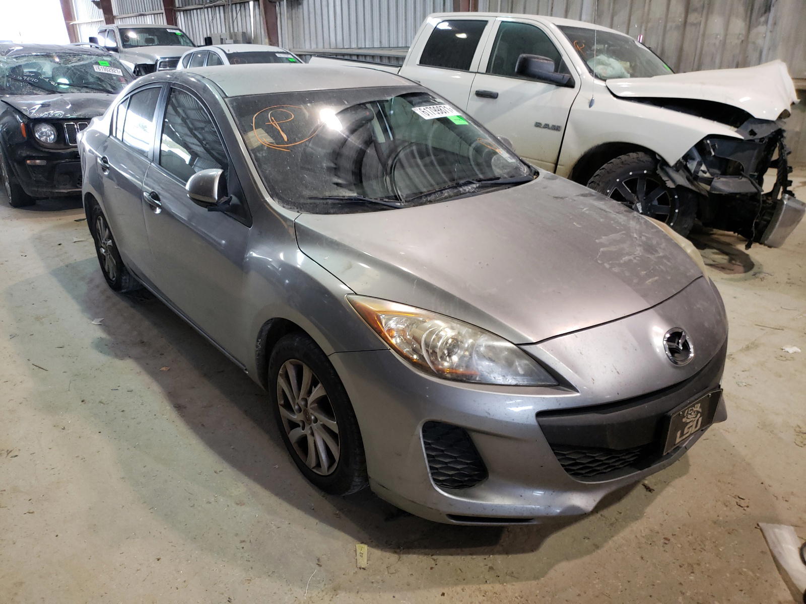 MAZDA 3 I 2012 with VIN JM1BL1VF8C1516995 - Photo from auction