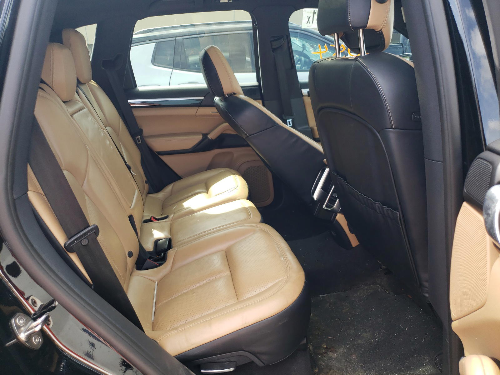 Photo 6 from auction – 2018 PORSCHE CAYENNE SE with VIN WP1AE2A2XJLA72470