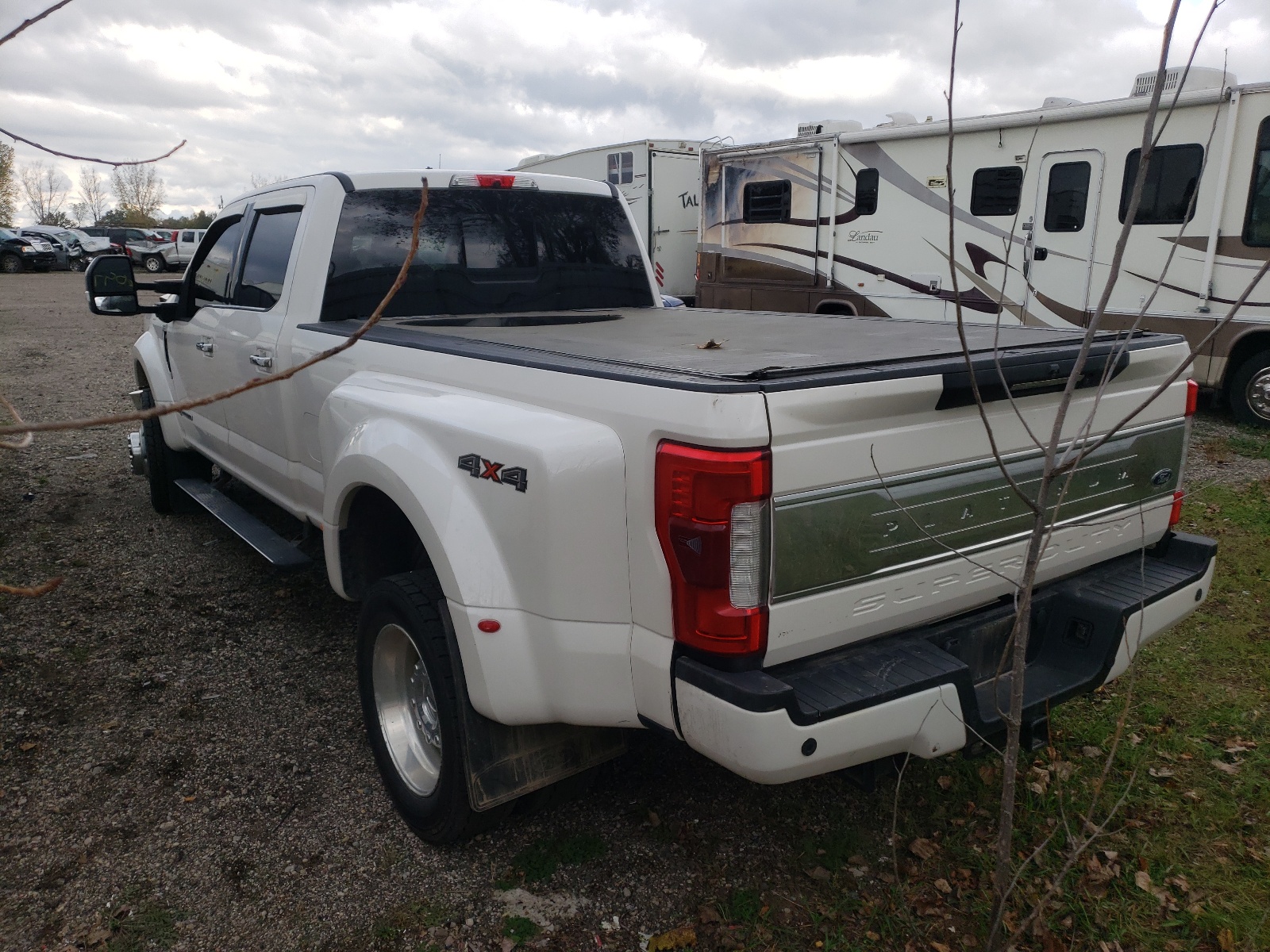 Photo 3 from auction – 2017 FORD F450 SUPER with VIN 1FT8W4DT2HED13689