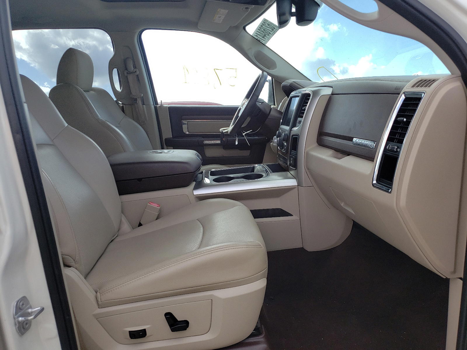 Photo 5 from auction – 2016 RAM 1500 LARAM with VIN 1C6RR6VT2GS415264