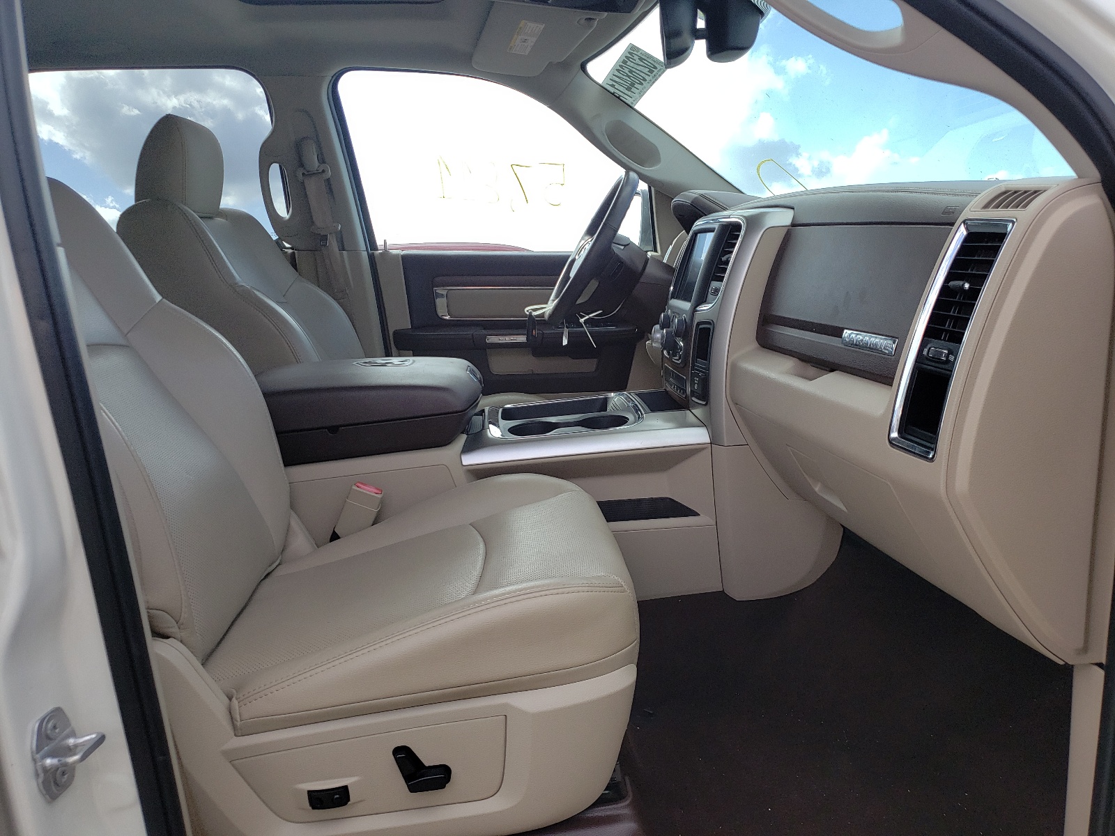صورة رقم 5 من المزاد - 2016 RAM 1500 LARAM مع VIN 1C6RR6VT2GS415264
