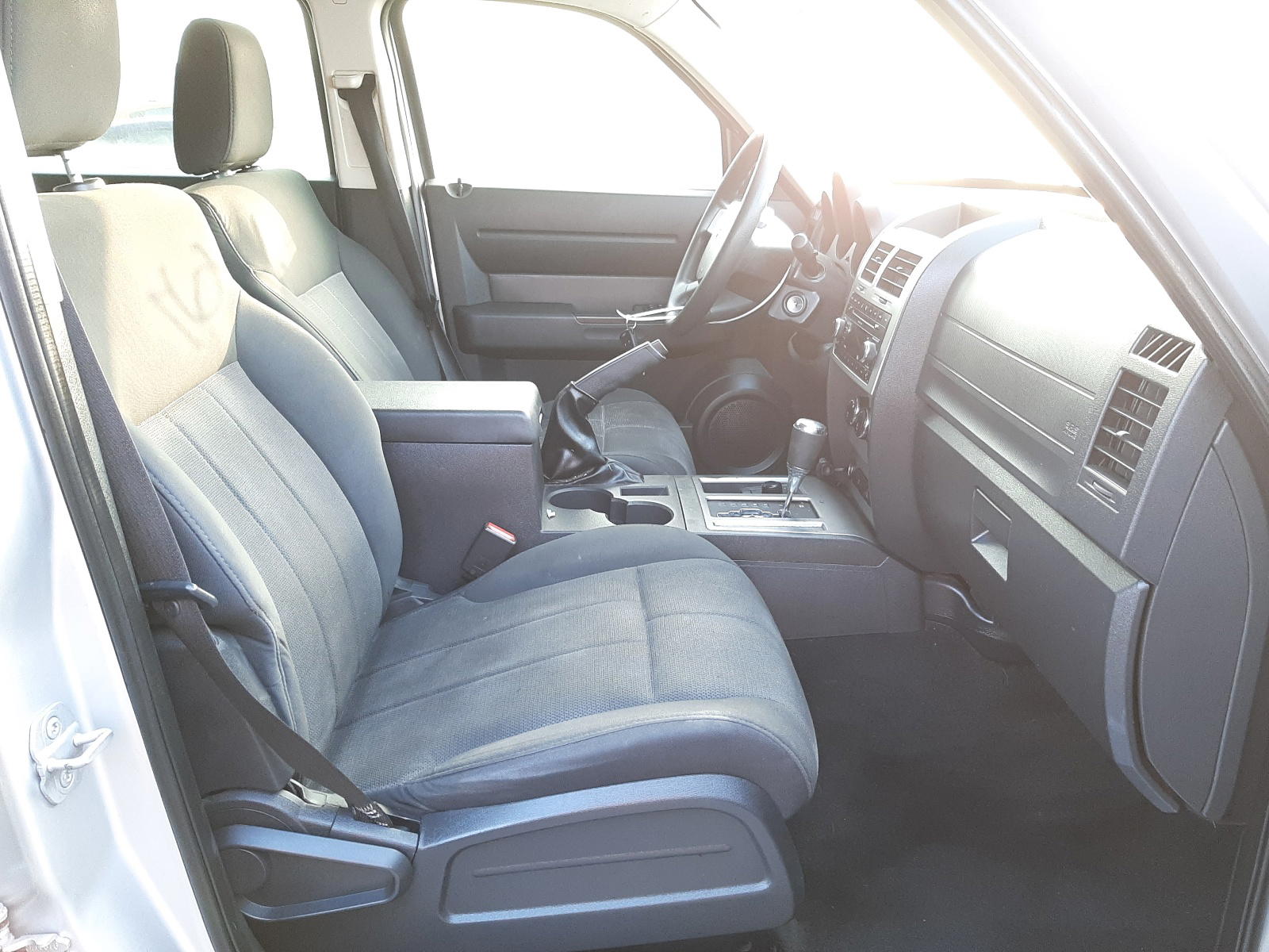 Photo 5 from auction – 2008 DODGE NITRO SXT with VIN 1D8GU28K78W138939