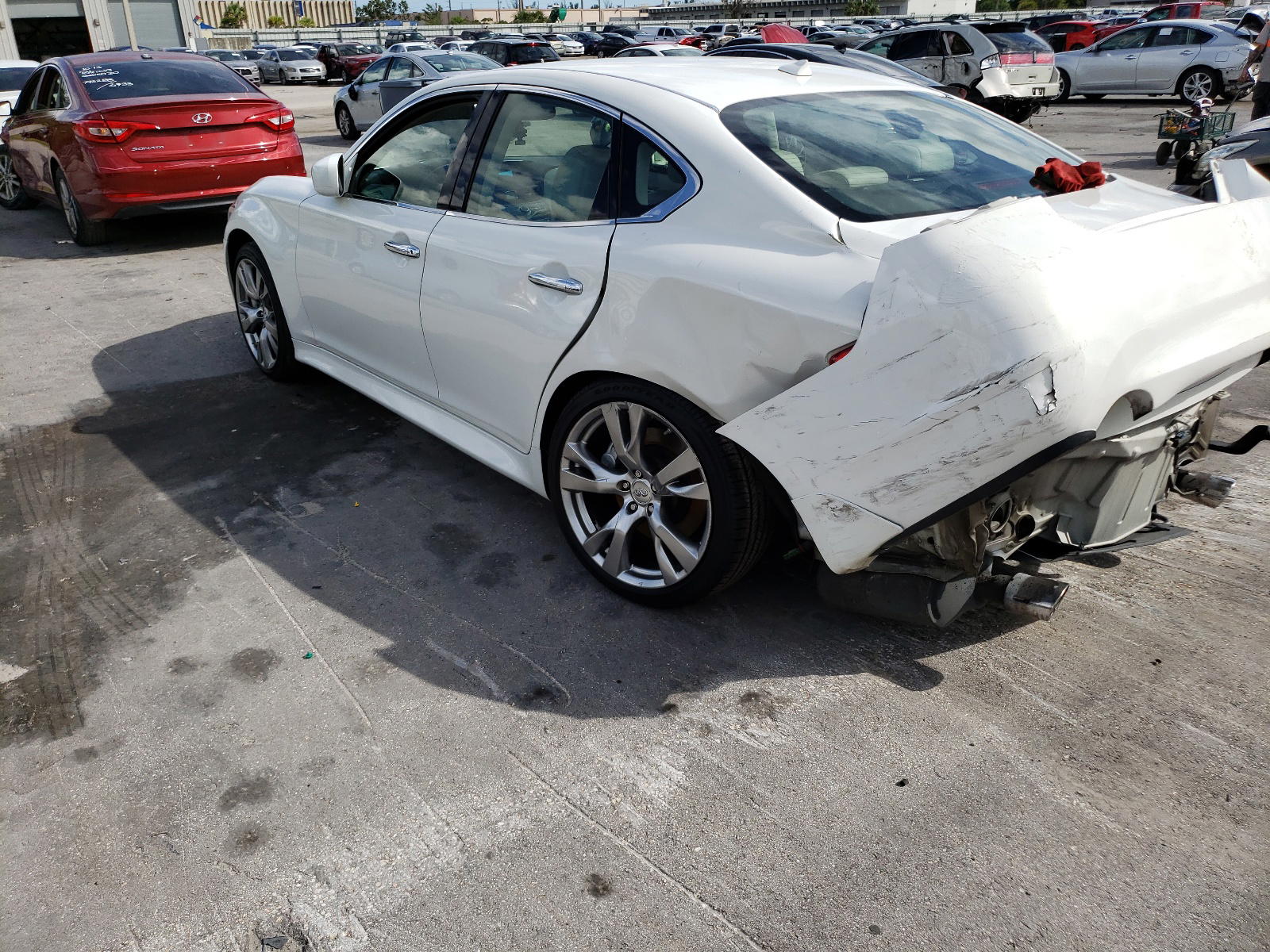 Photo 3 from auction – 2011 INFINITI M56 with VIN JN1AY1AP4BM520439