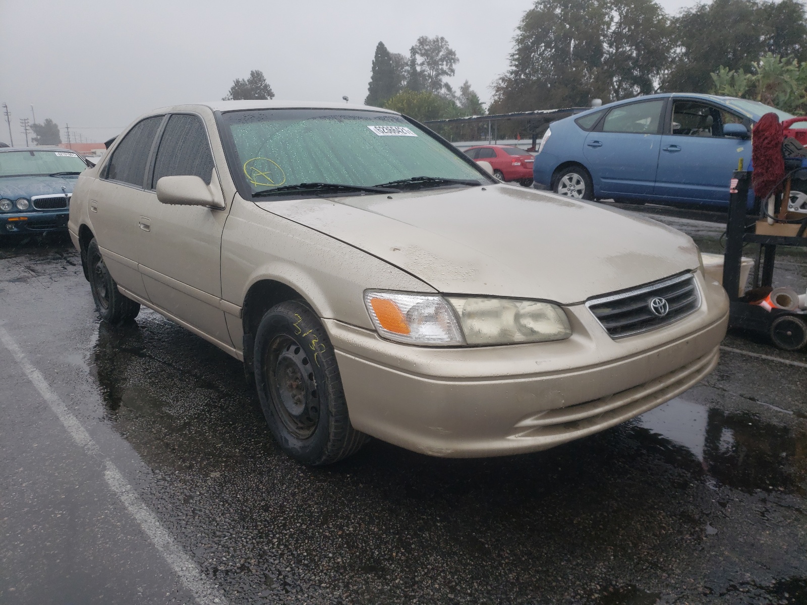 TOYOTA CAMRY CE 2000 with VIN 4T1BG22K8YU748820 - Photo from auction