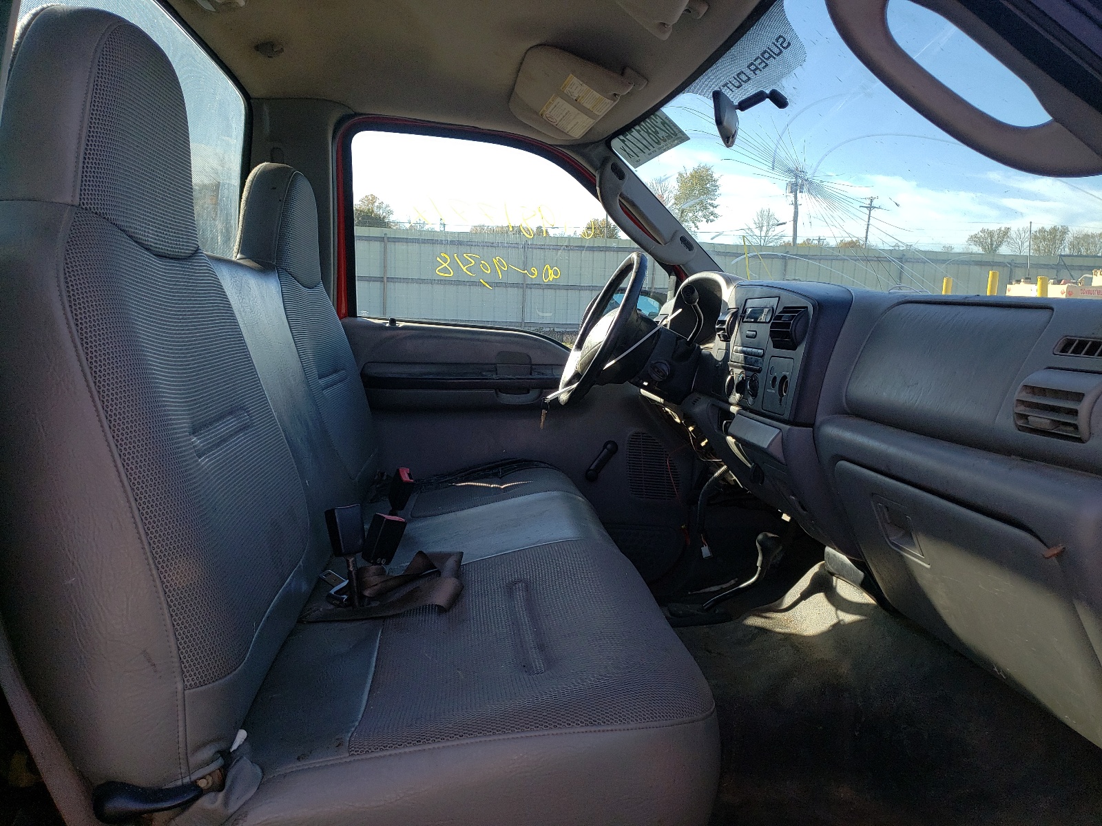 Photo 5 from auction – 2005 FORD F250 SUPER with VIN 1FTNF21505EA04196