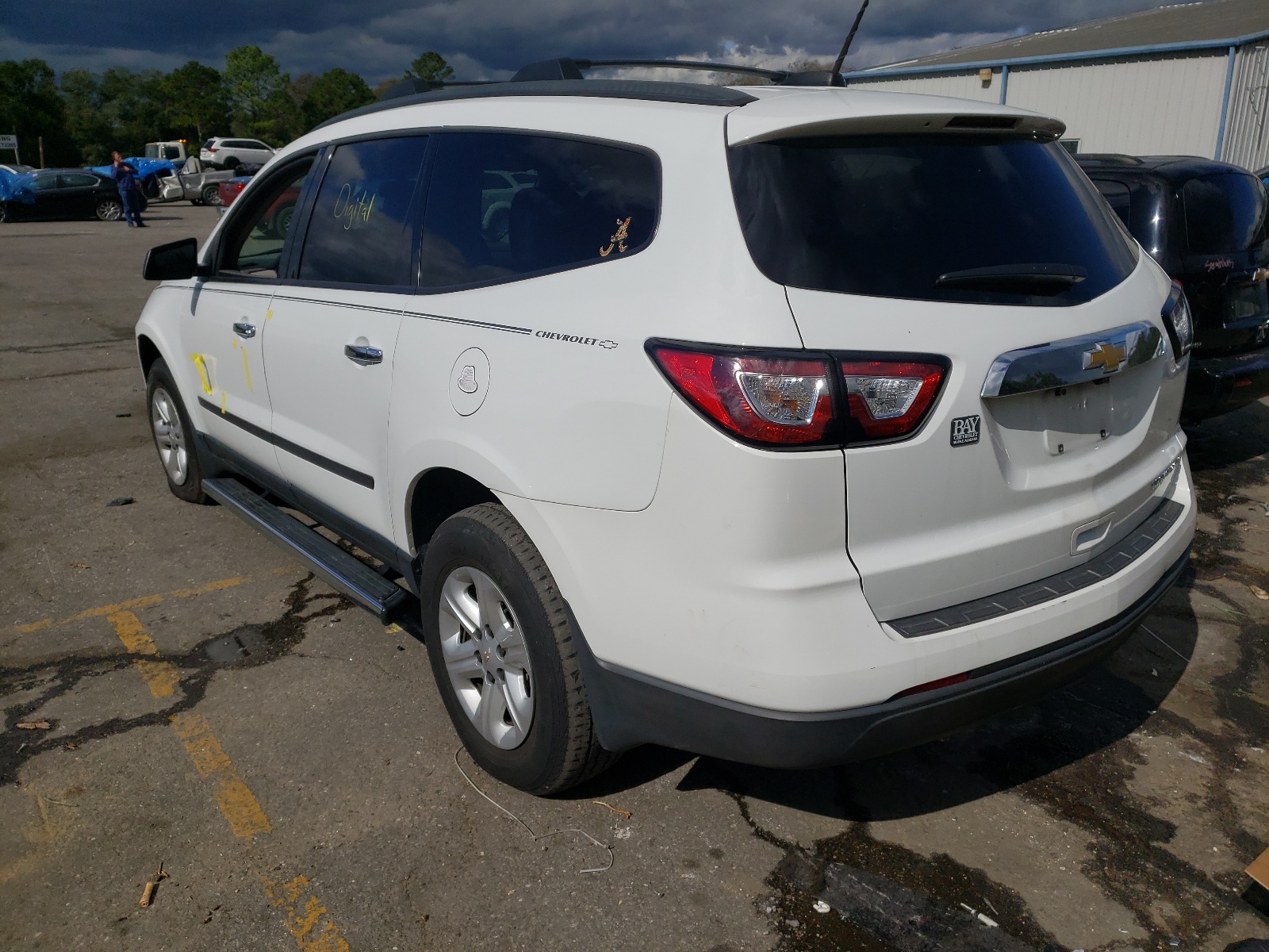 Photo 3 from auction – 2016 CHEVROLET TRAVERSE L with VIN 1GNKRFKD1GJ193935