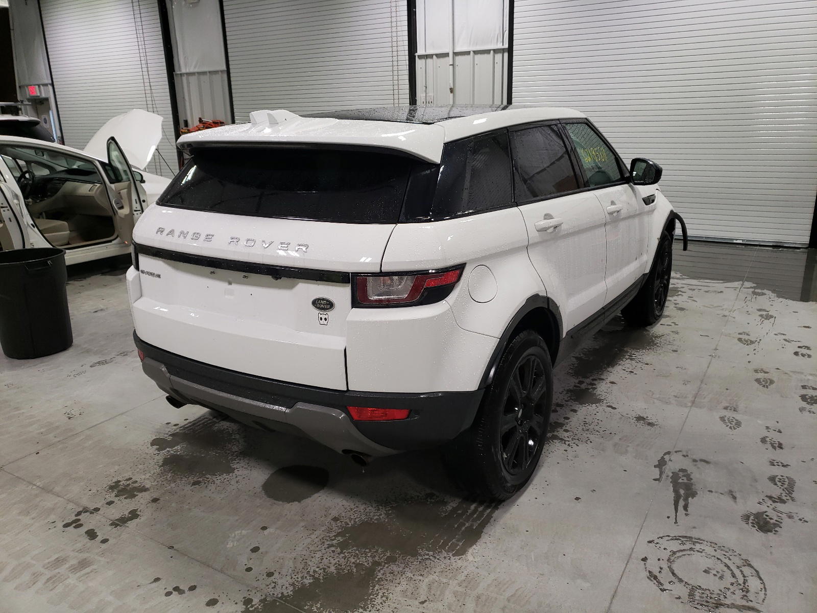 Photo 4 from auction – 2016 LAND ROVER RANGE ROVE with VIN SALVP2BGXGH158017
