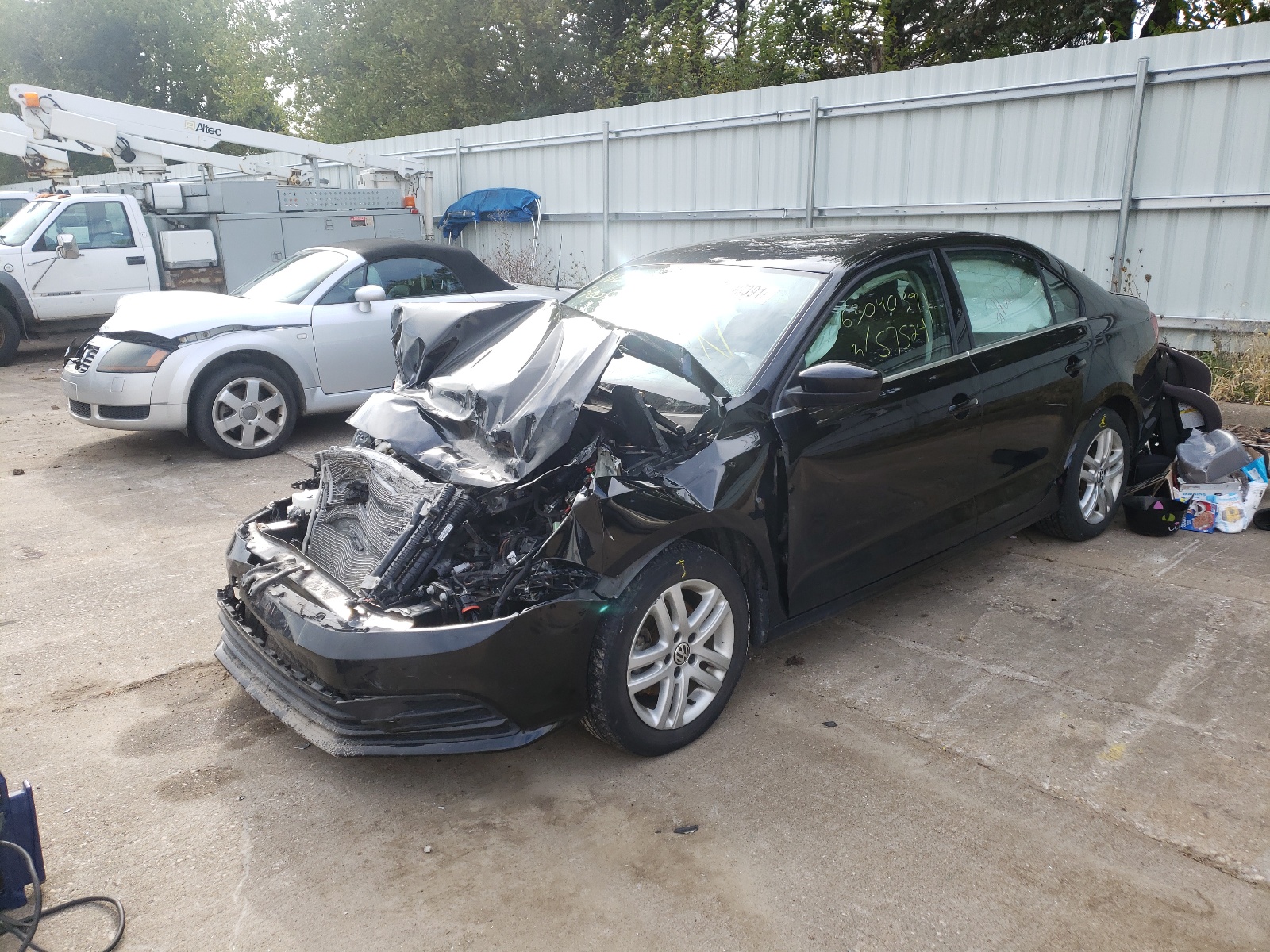 Photo 2 from auction – 2017 VOLKSWAGEN JETTA S with VIN 3VW2B7AJ2HM370262