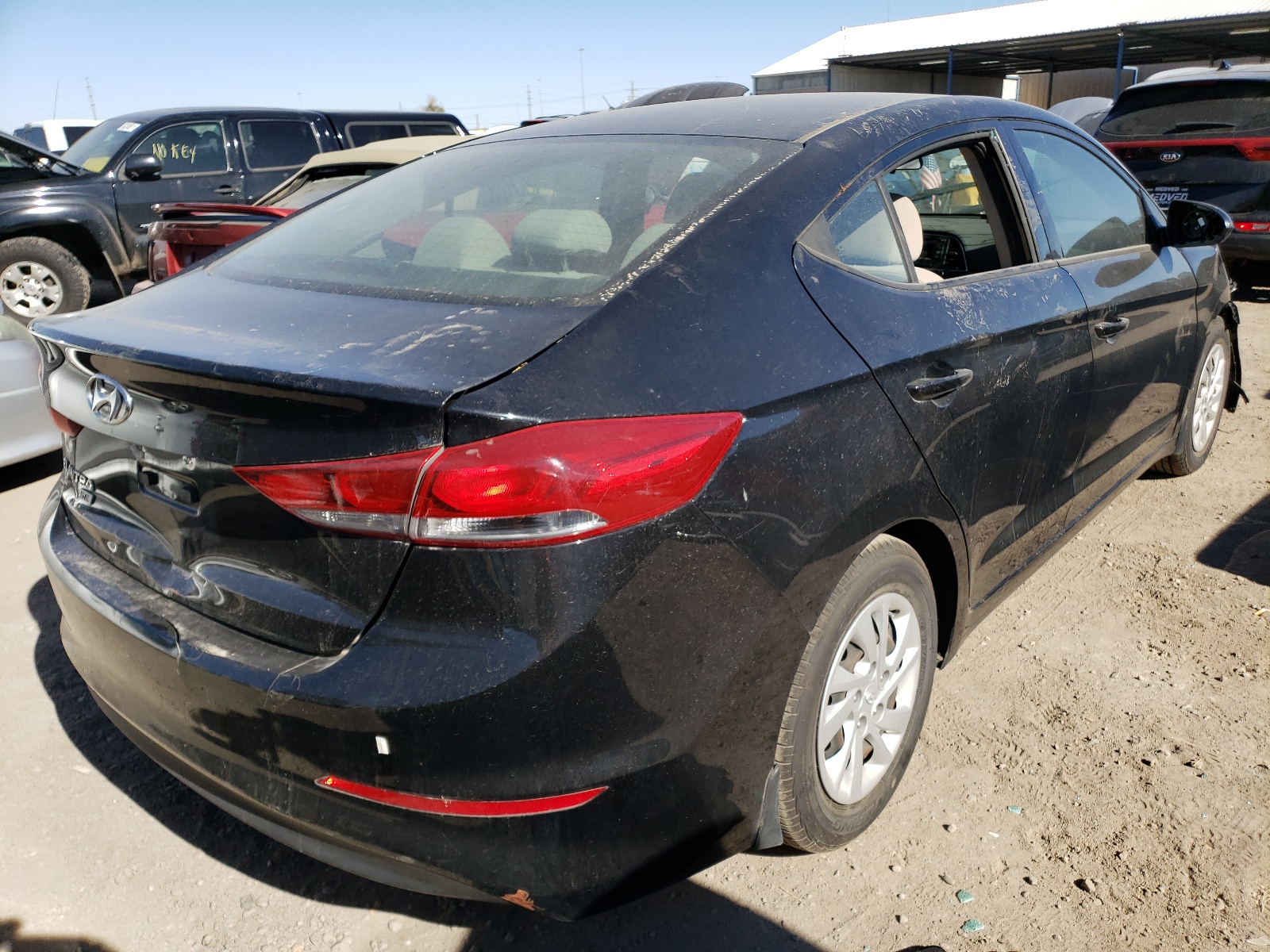 Photo 4 from auction – 2018 HYUNDAI ELANTRA SE with VIN 5NPD74LF2JH301751