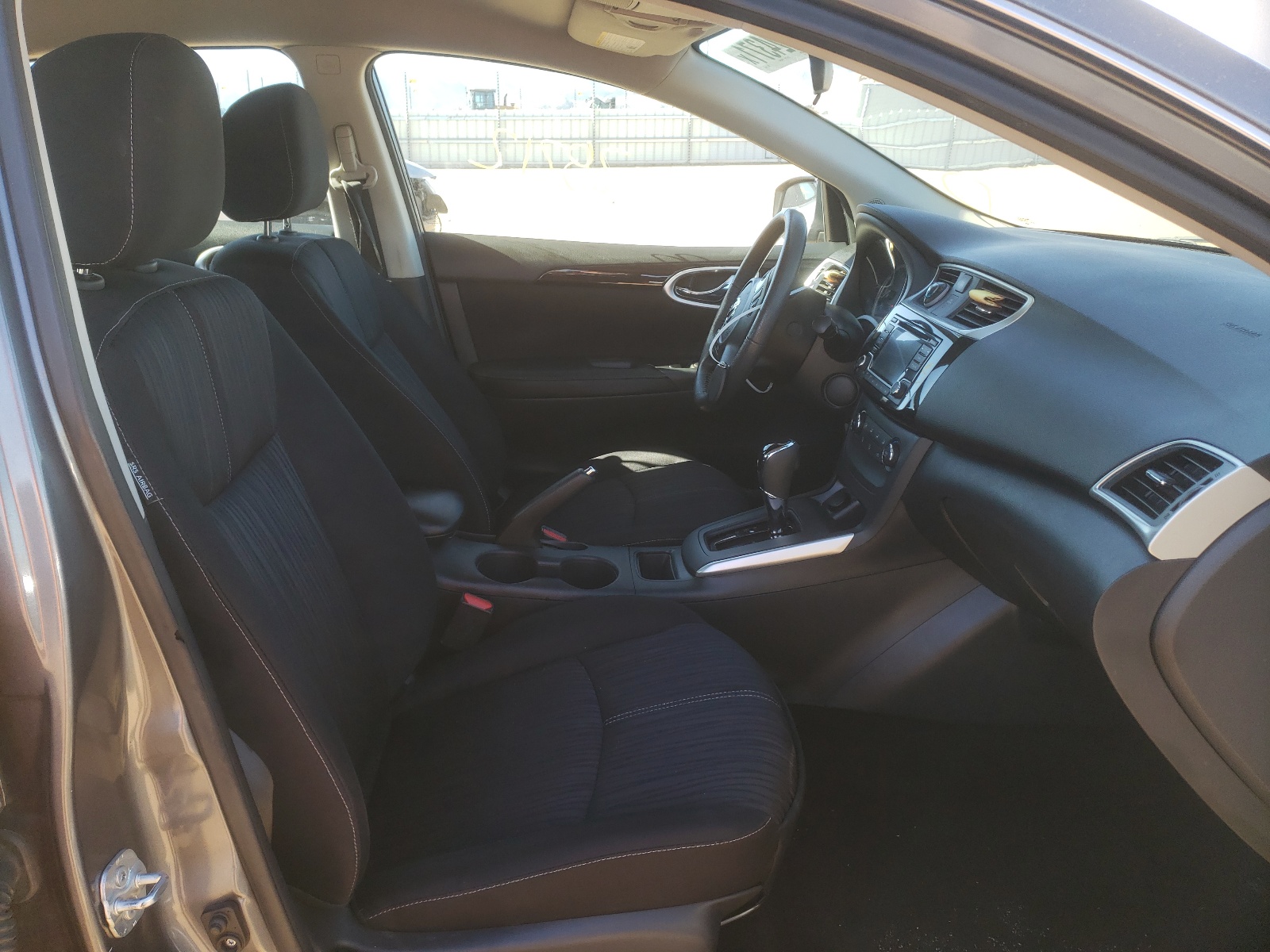 Photo 5 from auction – 2016 NISSAN SENTRA S with VIN 3N1AB7AP2GL652637