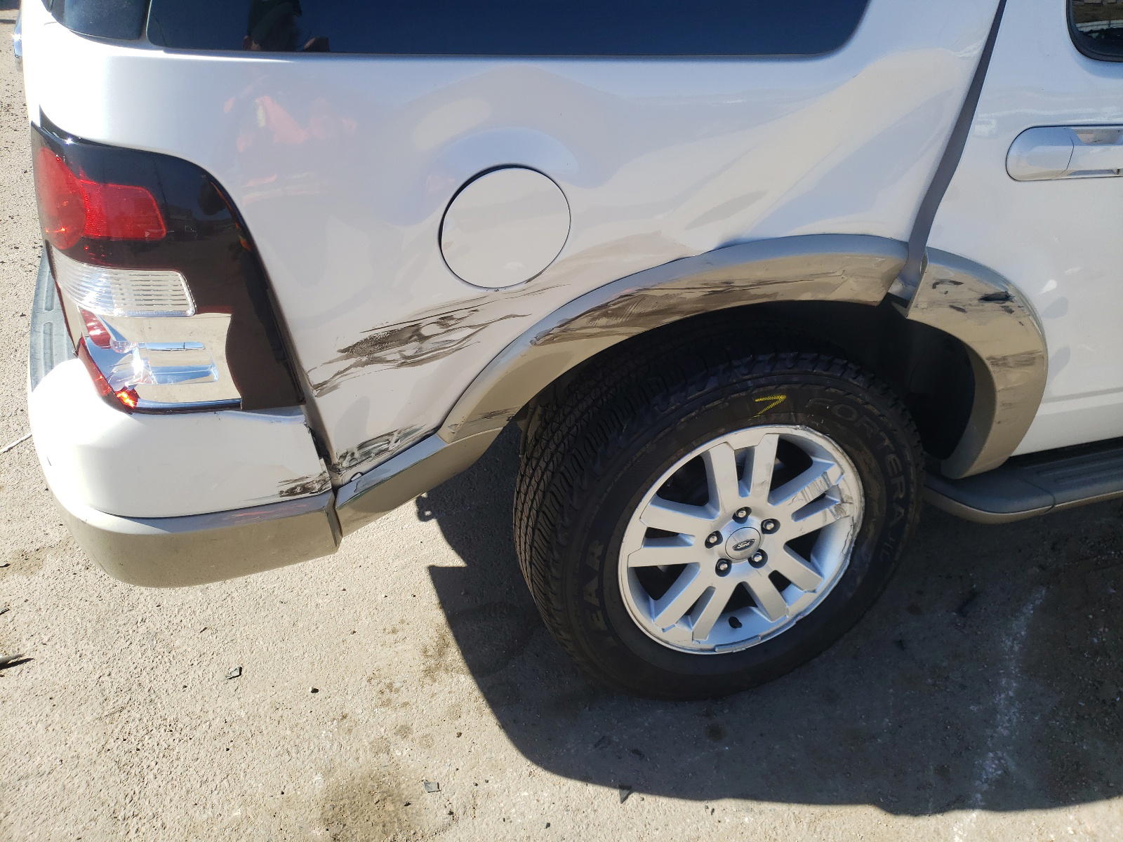 Photo 9 from auction – 2010 FORD EXPLORER E with VIN 1FMEU6EE0AUA19011