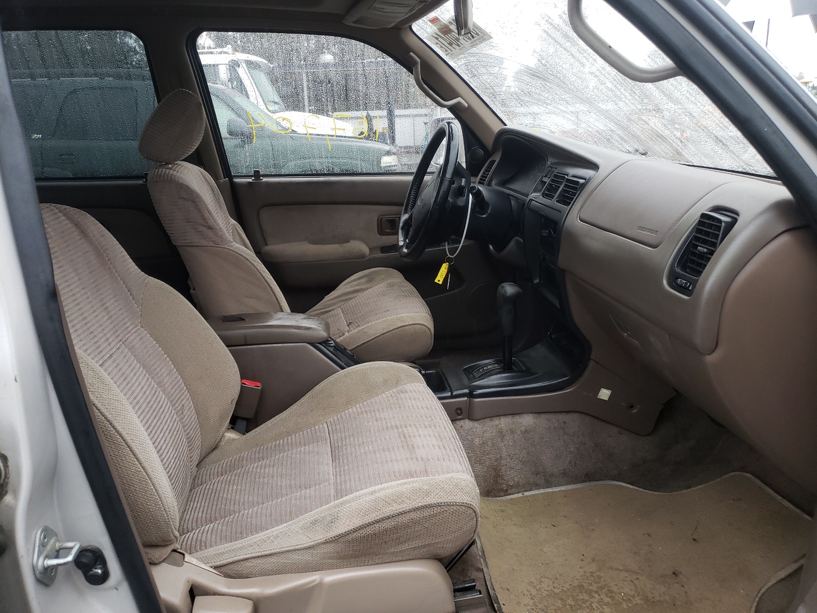 Photo 5 from auction – 1998 TOYOTA 4RUNNER SR with VIN JT3GN86R9W0085759