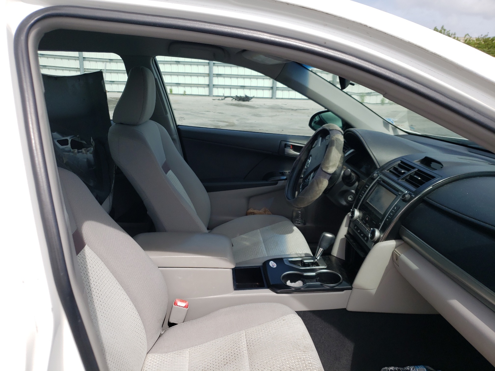 Photo 5 from auction – 2014 TOYOTA CAMRY L with VIN 4T1BF1FKXEU745050