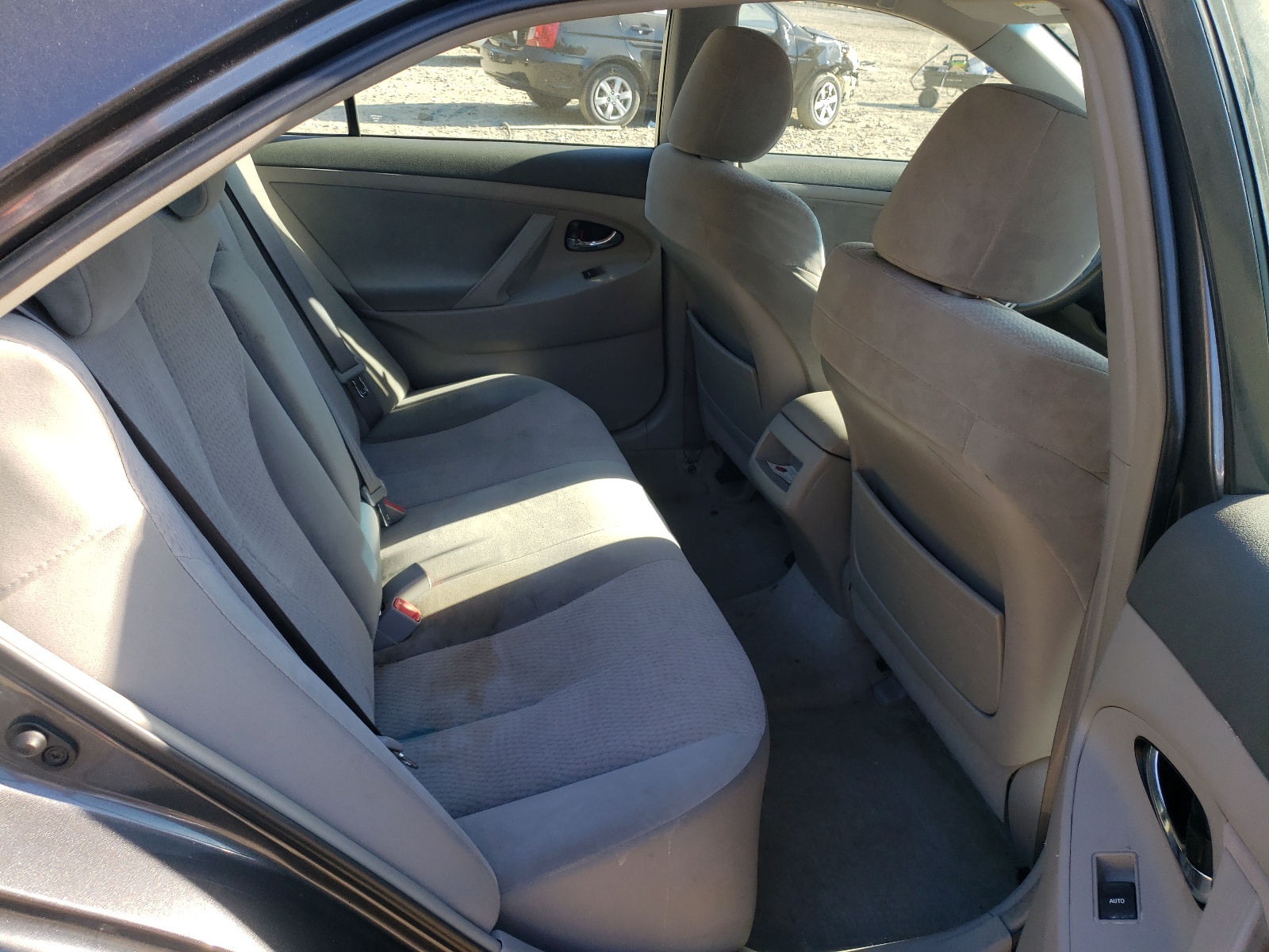 Photo 6 from auction – 2010 TOYOTA CAMRY BASE with VIN 4T1BF3EK1AU009170