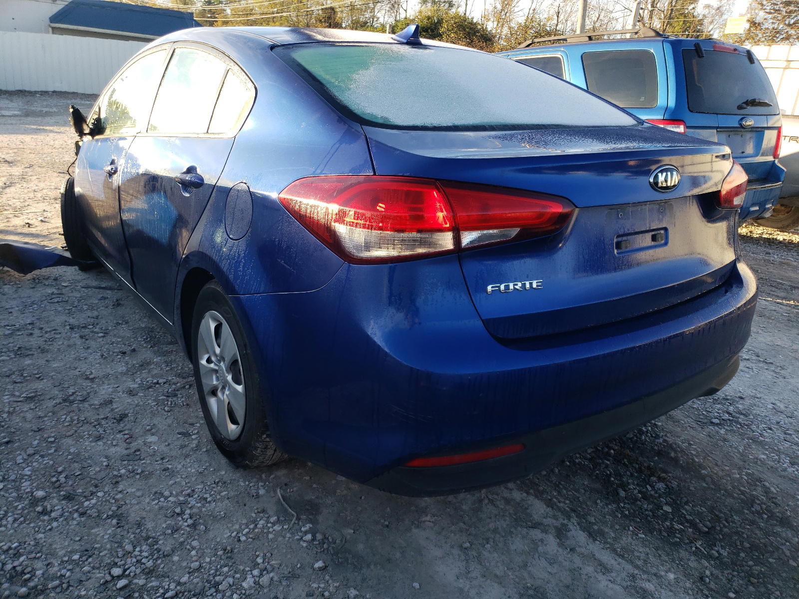 Photo 3 from auction – 2017 KIA FORTE LX with VIN 3KPFK4A74HE157394