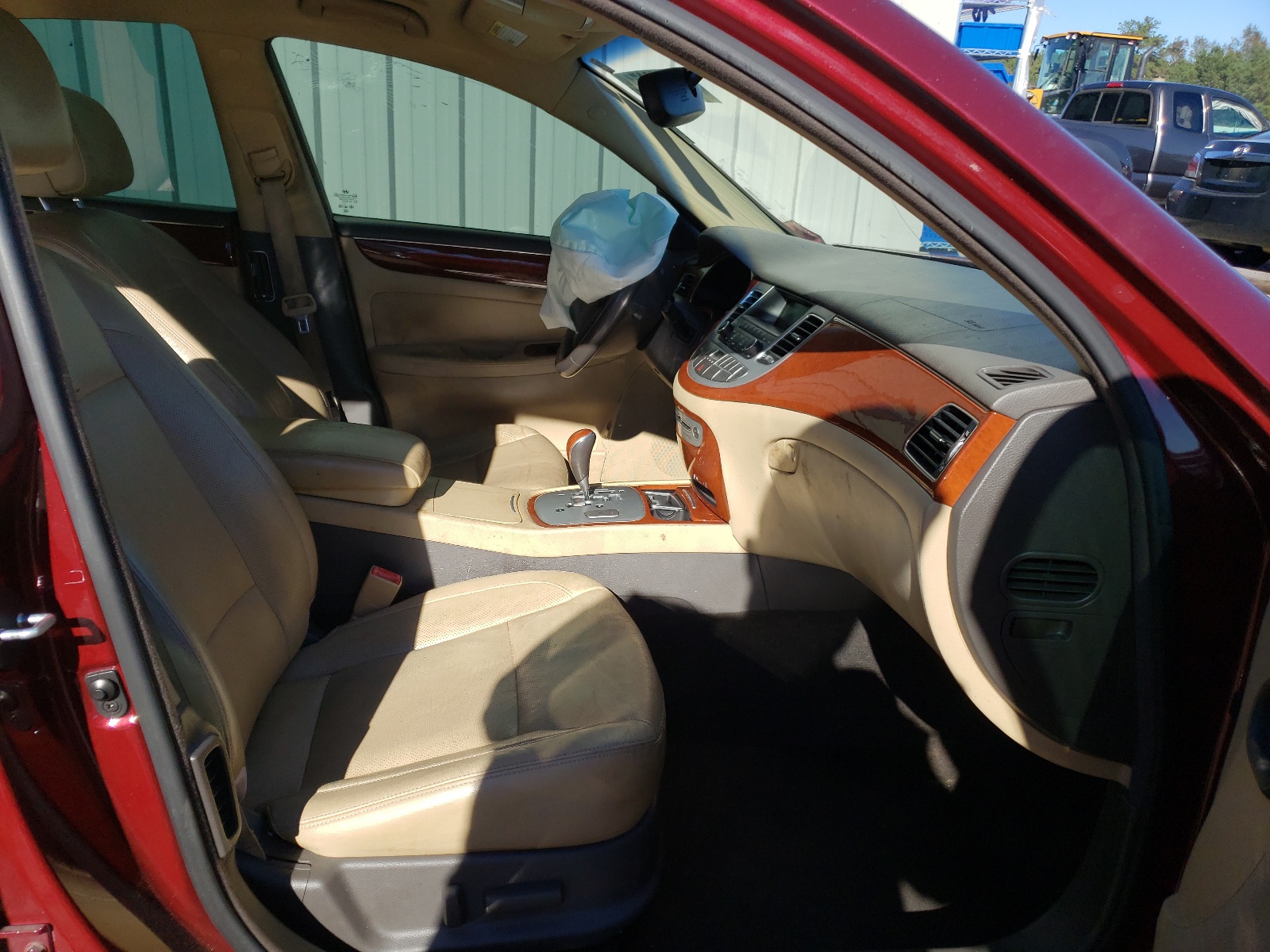 Photo 5 from auction – 2013 HYUNDAI GENESIS 3. with VIN KMHGC4DD2DU215464