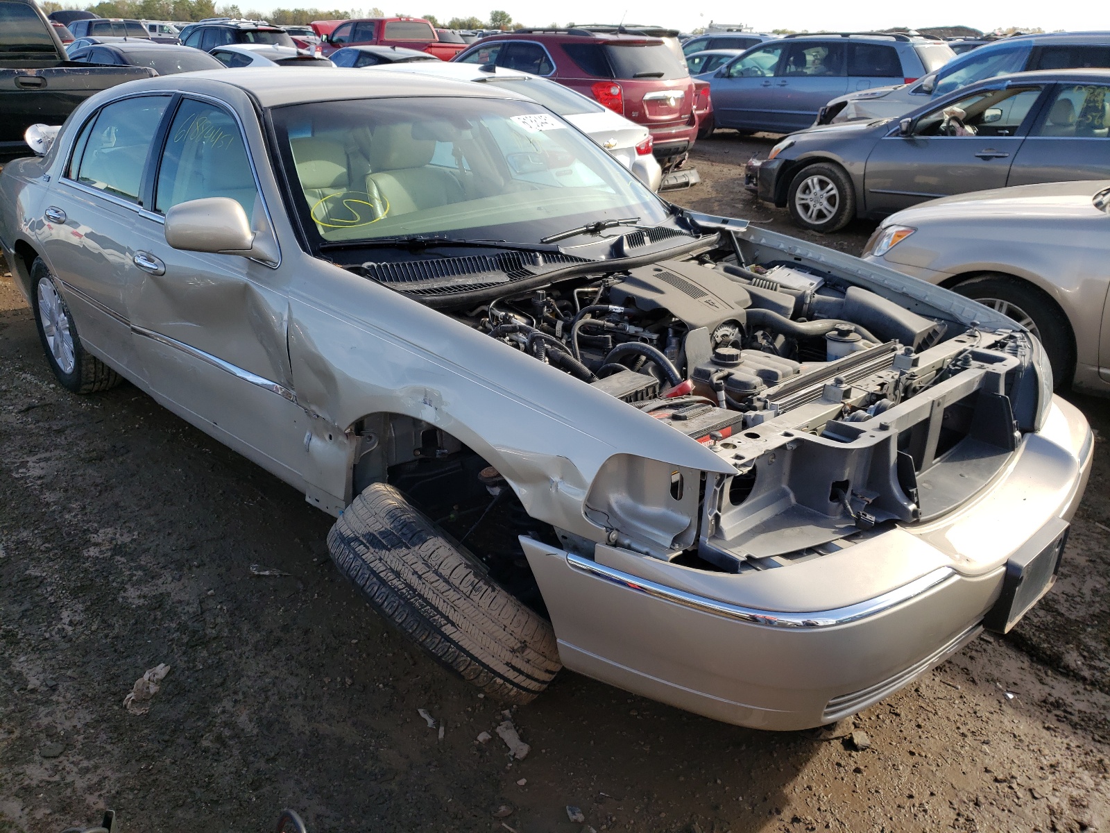 LINCOLN TOWN CAR S 2011 with VIN 2LNBL8CV4BX752130 - Photo from auction