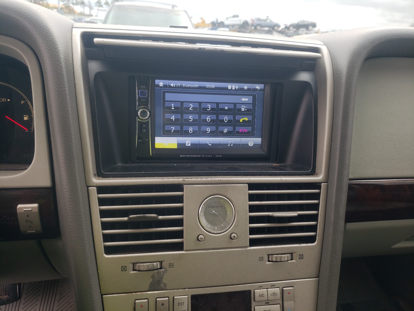 Photo 9 from auction – 2003 LINCOLN AVIATOR with VIN 5LMEU78H33ZJ28657