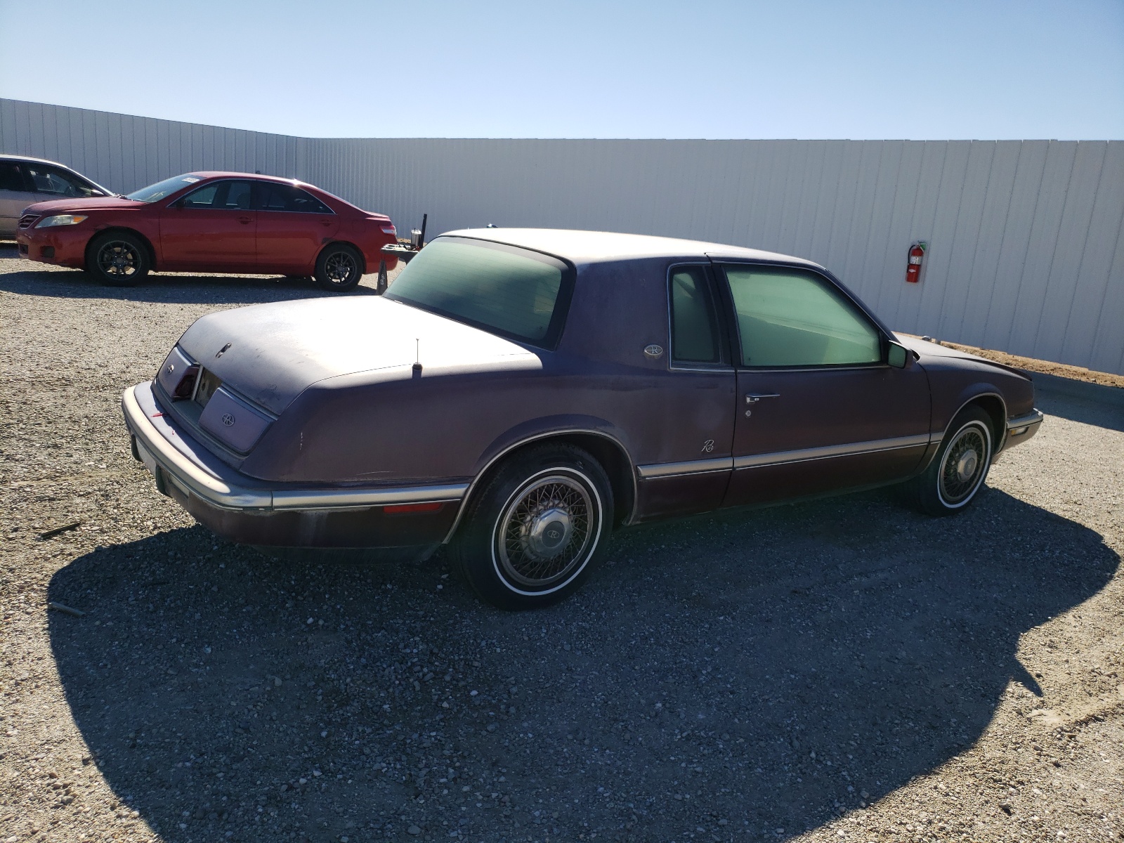 Photo 4 from auction – 1992 BUICK RIVIERA with VIN 1G4EZ13LXNU402580