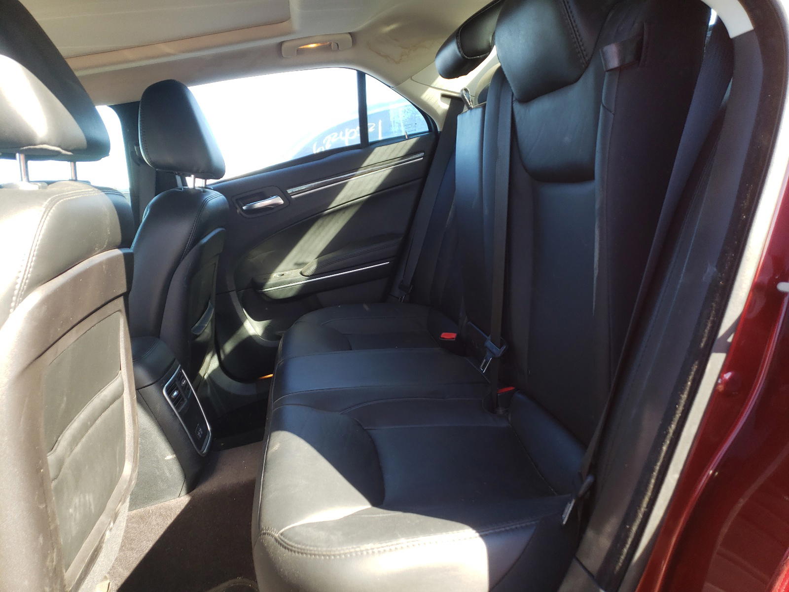 Photo 6 from auction – 2017 CHRYSLER 300 LIMITE with VIN 2C3CCAAG9HH582374