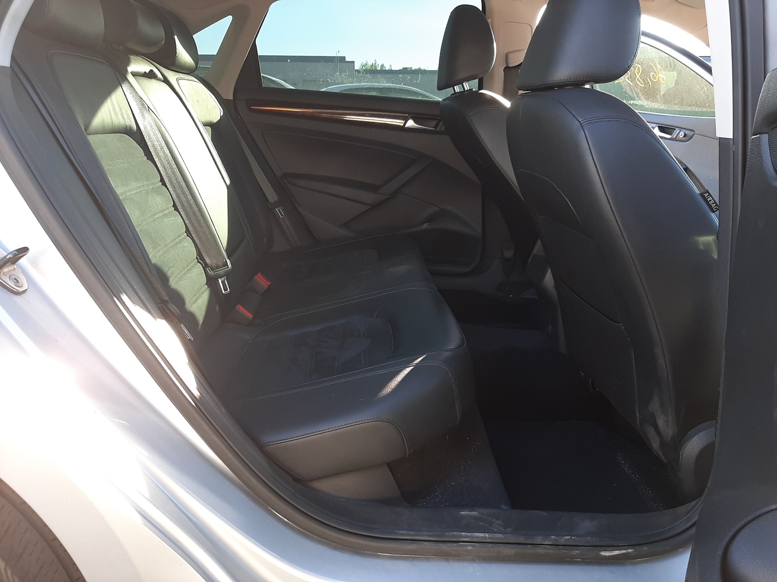 Photo 6 from auction – 2012 VOLKSWAGEN PASSAT SEL with VIN 1VWCN7A32CC040094