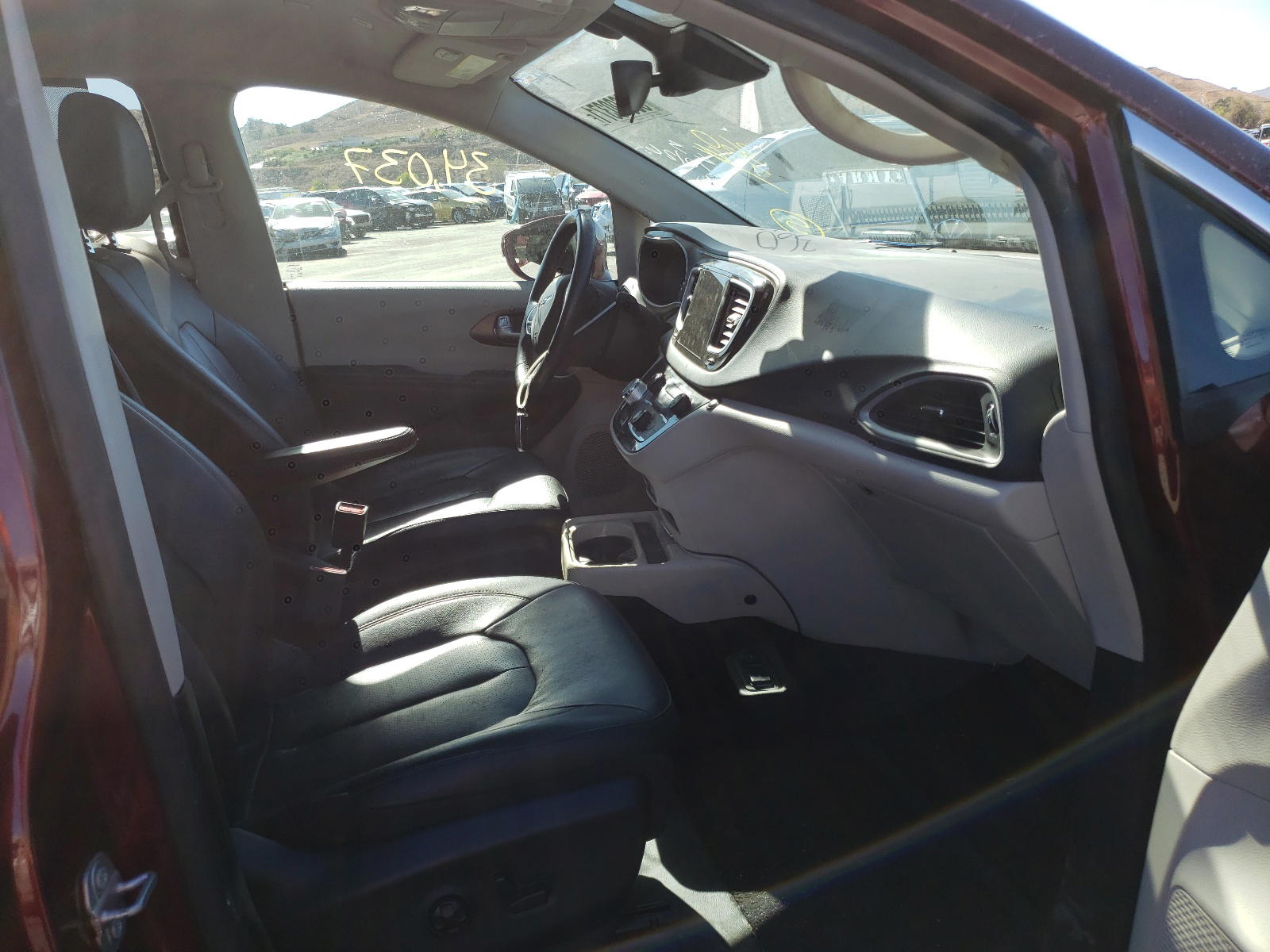 Photo 5 from auction – 2018 CHRYSLER PACIFICA T with VIN 2C4RC1BG9JR340494