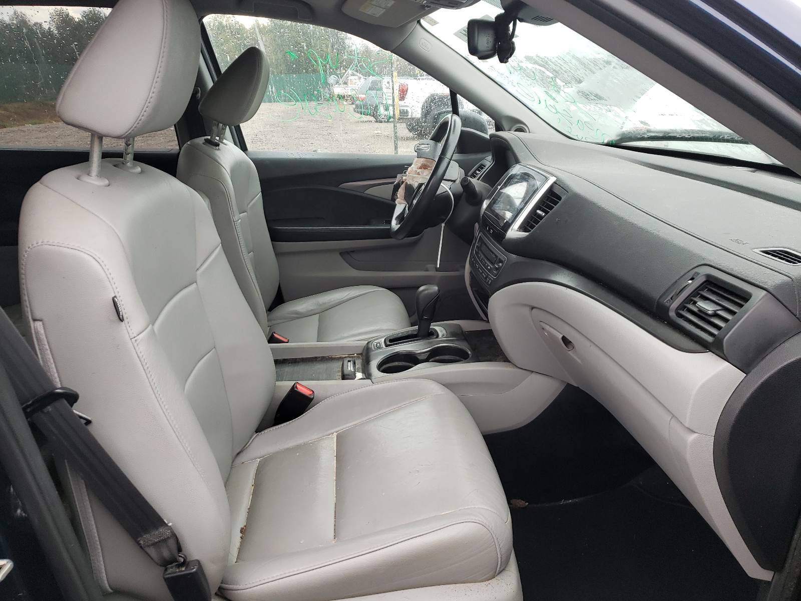 Photo 5 from auction – 2016 HONDA PILOT EXL with VIN 5FNYF5H6XGB022879