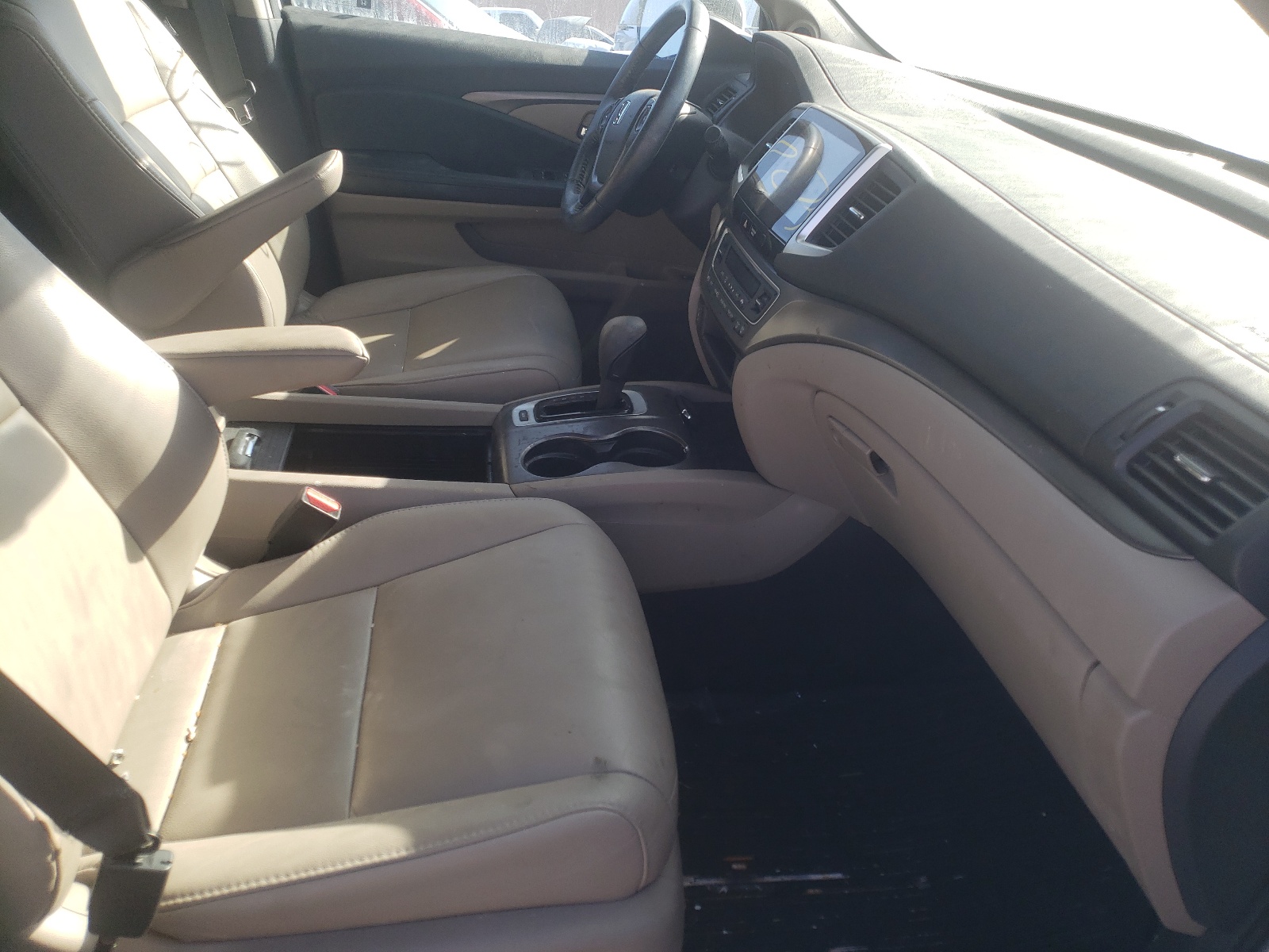 Photo 5 from auction – 2017 HONDA PILOT EXL with VIN 5FNYF5H54HB004743